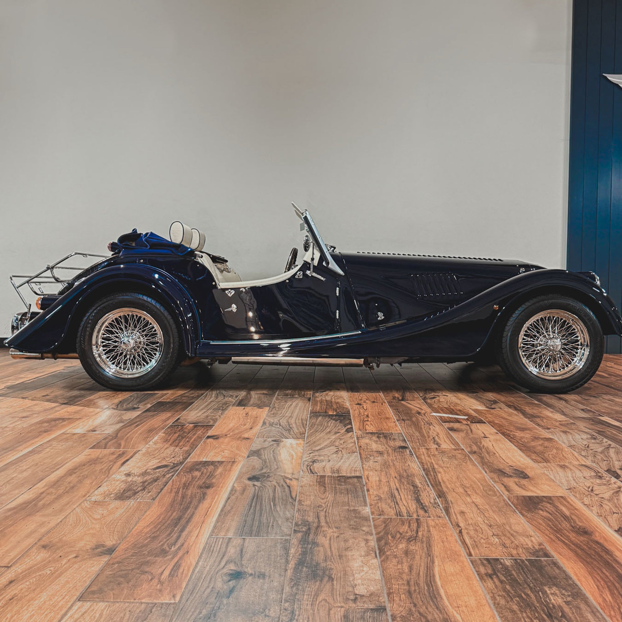 SOLD - Morgan Plus 4 Ford 2.0 duratech - Ferrari Midnight Blue