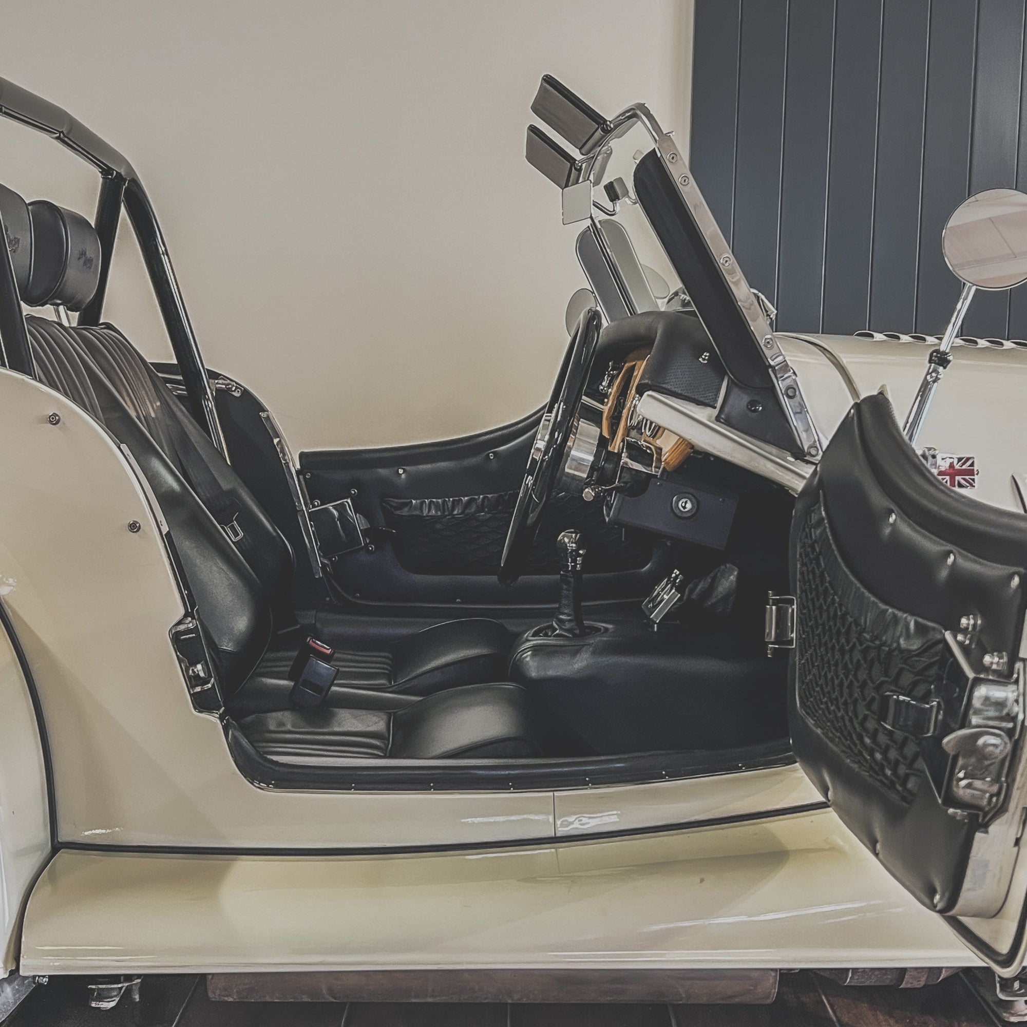 Morgan Plus 4 Super Sport No. 55 of 62 - Morgan old English white Interior