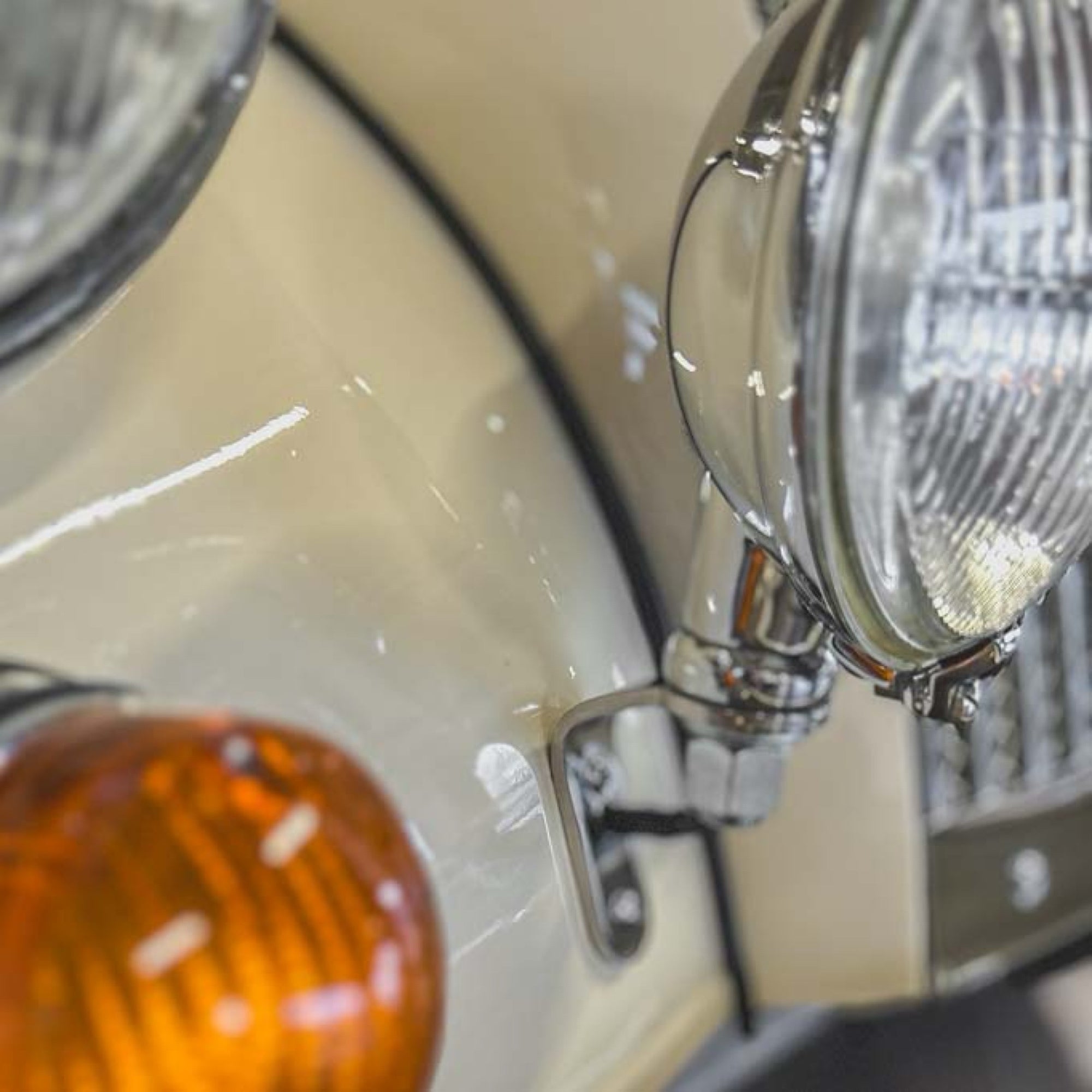 Morgan Plus 8 - Old English White