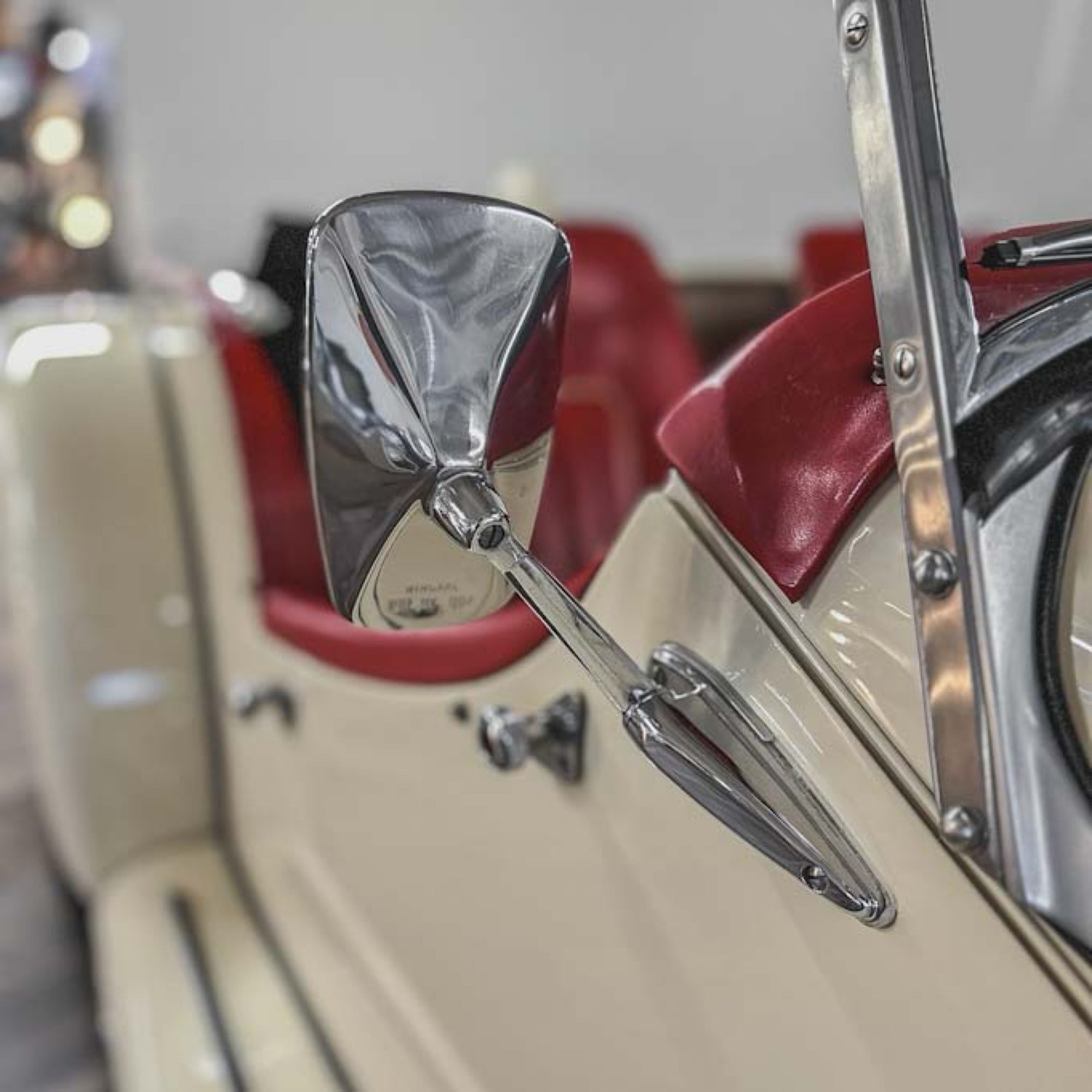 Morgan Plus 8 - Old English White