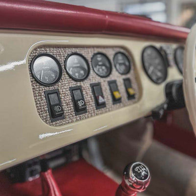 Morgan Plus 8 - Old English White