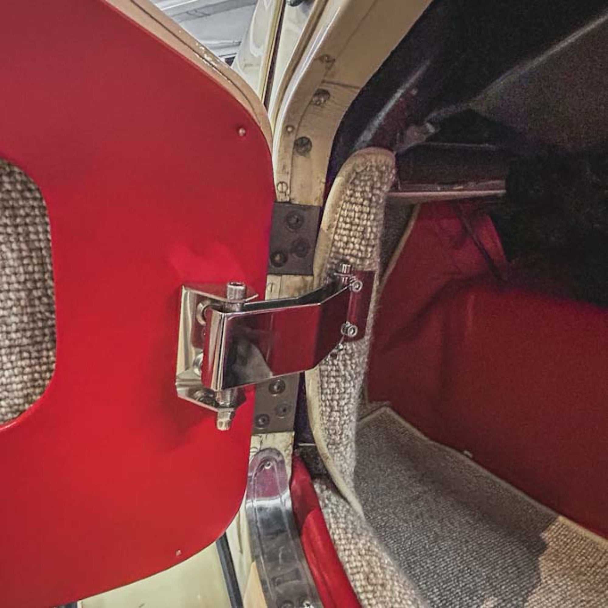 Morgan Plus 8 - Old English White