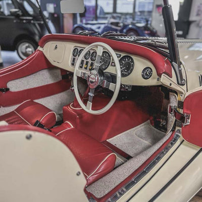 Morgan Plus 8 - Old English White