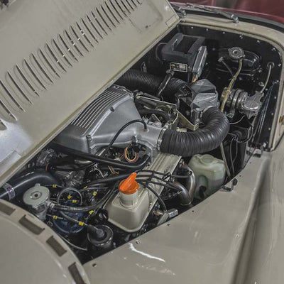 Morgan Plus 8 - Old English White