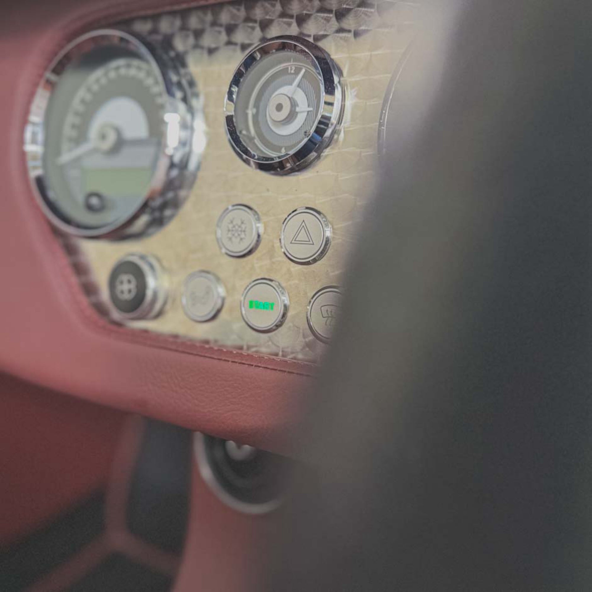 Morgan Plus Four Man - Vintage Dark Grey