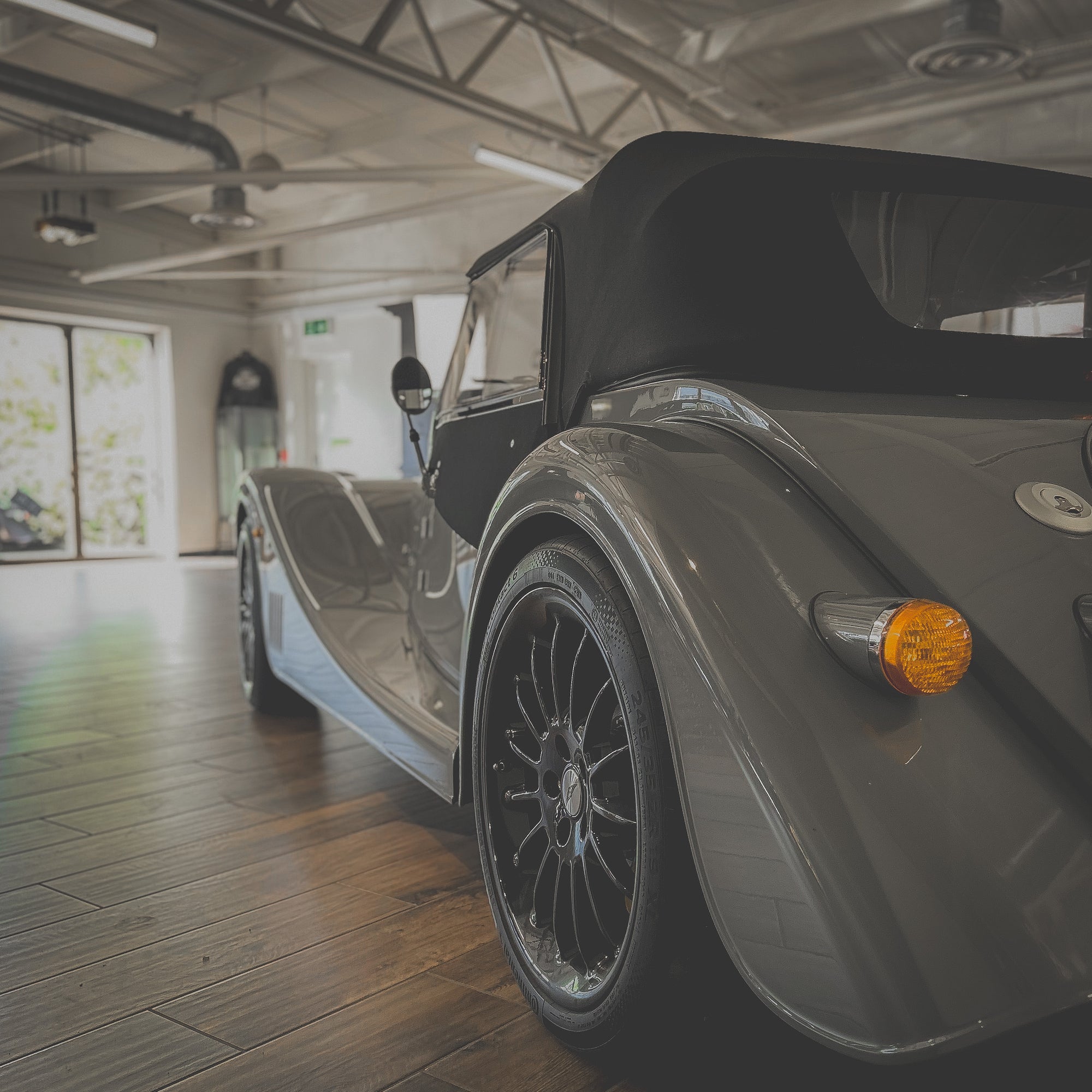 Morgan Plus Six - BMW Lime Rock Grey