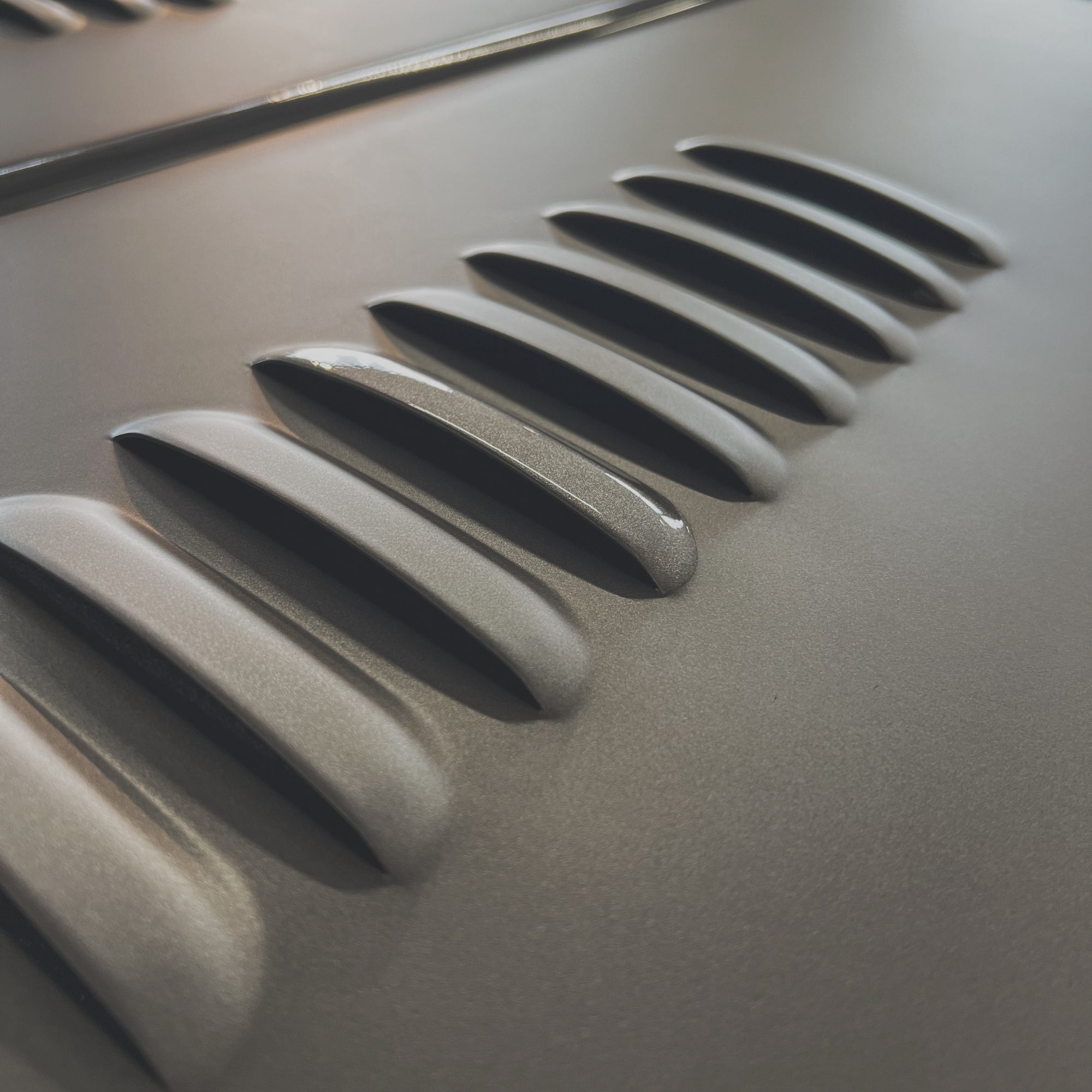 Morgan Plus Six - Shark Skin Satin Met