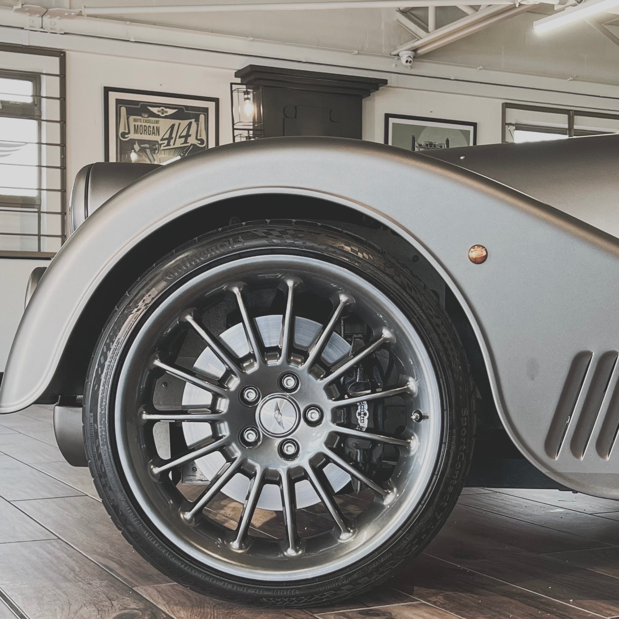 Morgan Plus Six - Shark Skin Satin Met