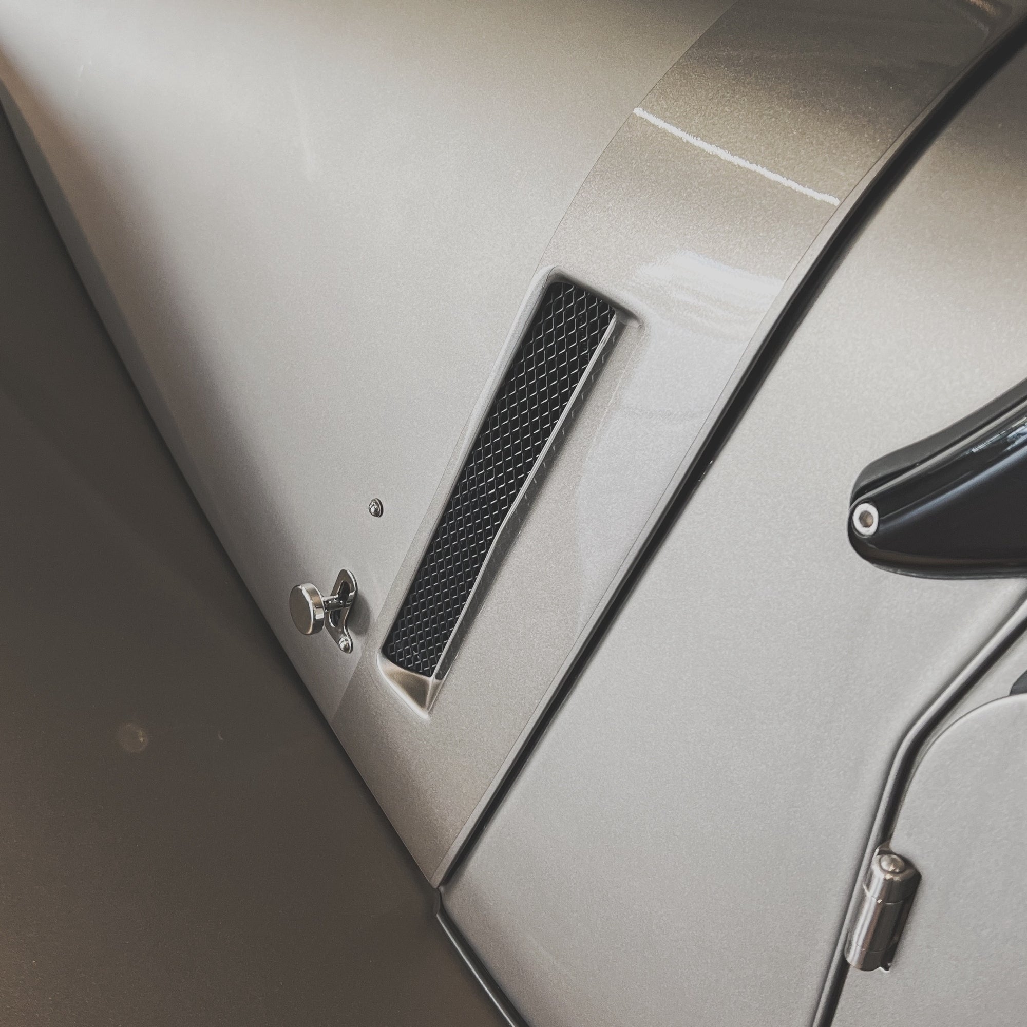 Morgan Plus Six - Shark Skin Satin Met