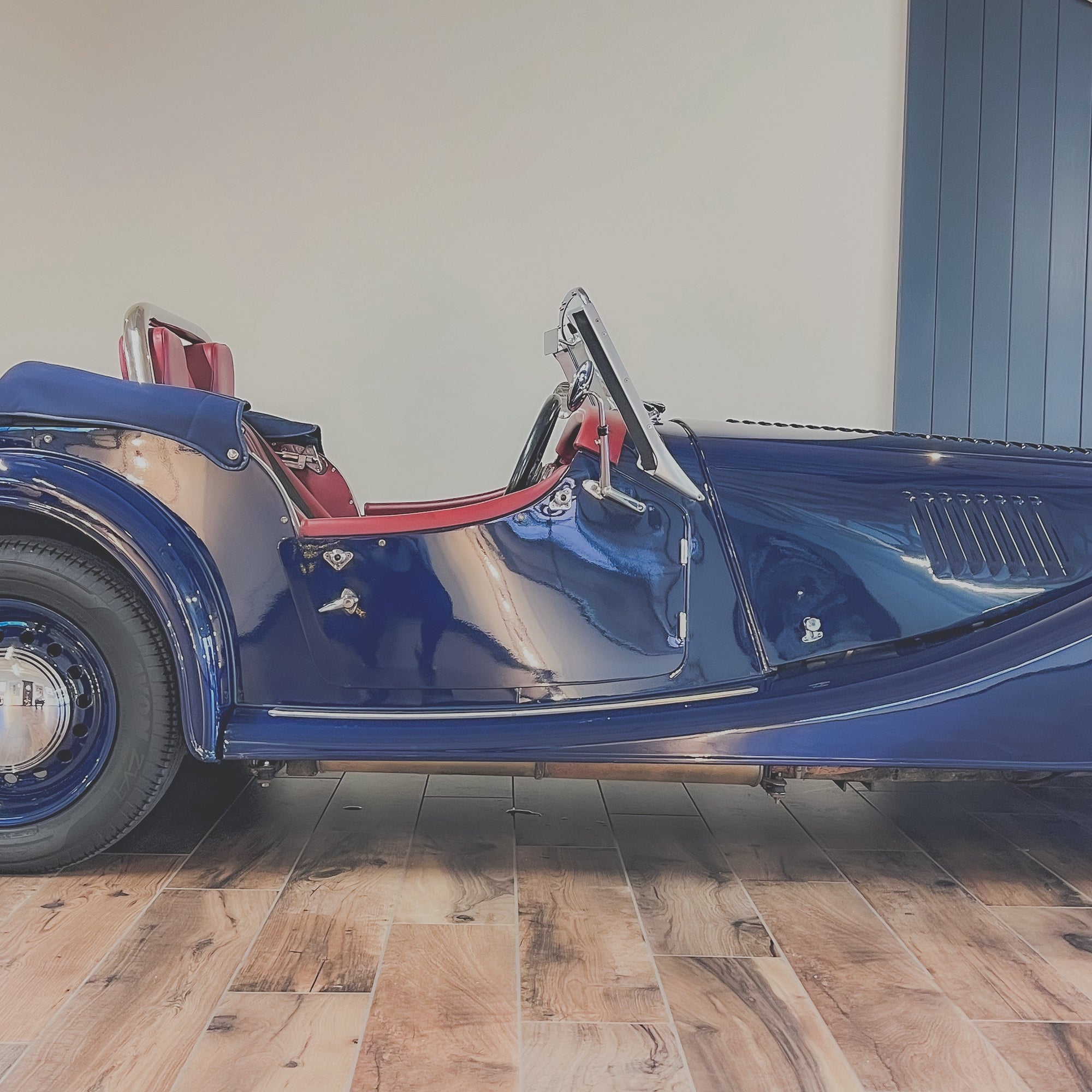 Morgan Roadster 3.0 - Morgan Indigo Blue