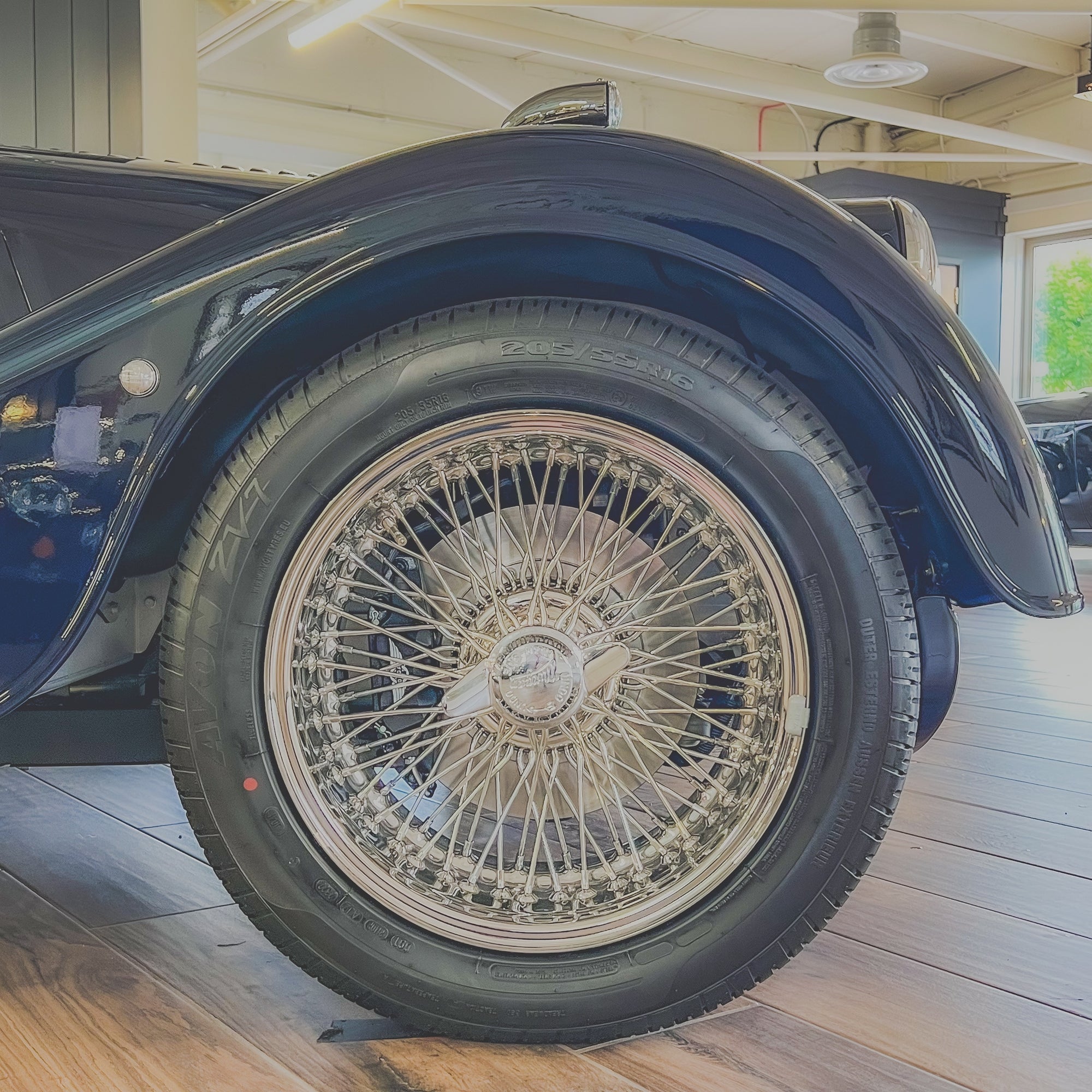 Morgan 23 Plus Four Auto - Classique Ferrari Blue