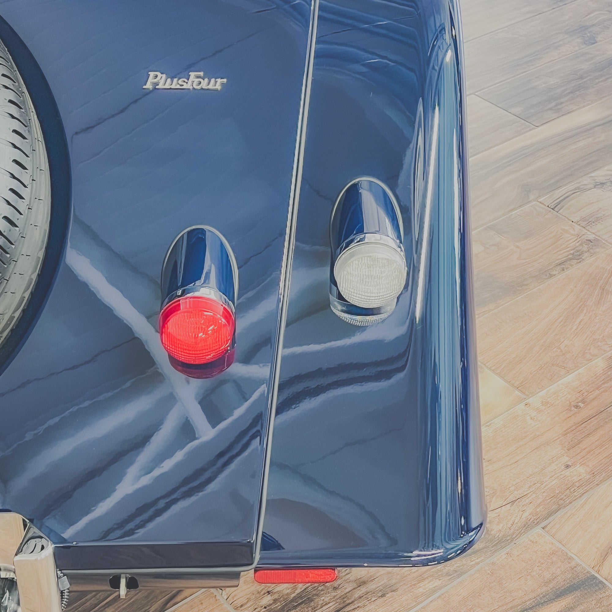 Morgan 23 Plus Four Auto - Classique Ferrari Blue