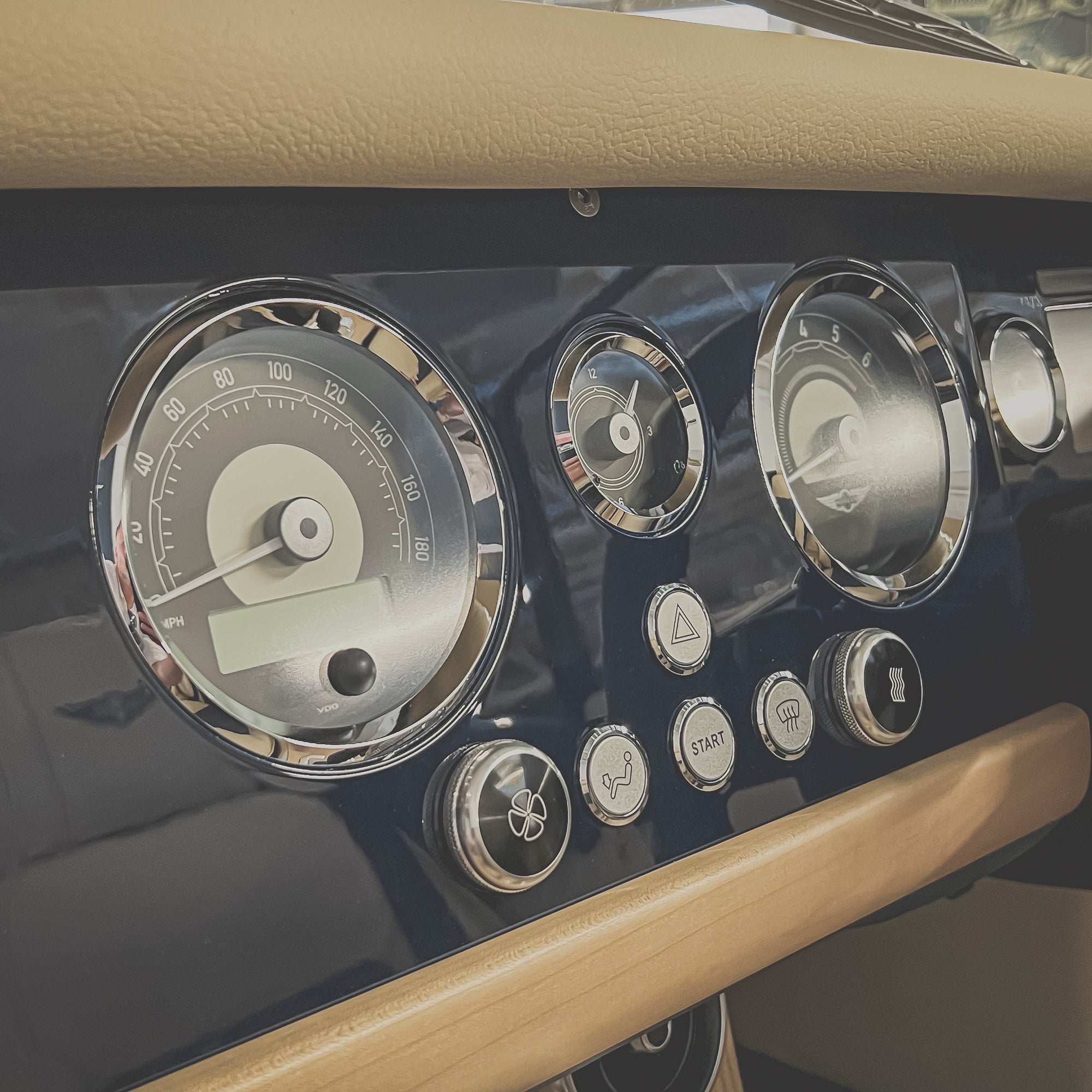 Morgan 23 Plus Four Auto - Classique Ferrari Blue