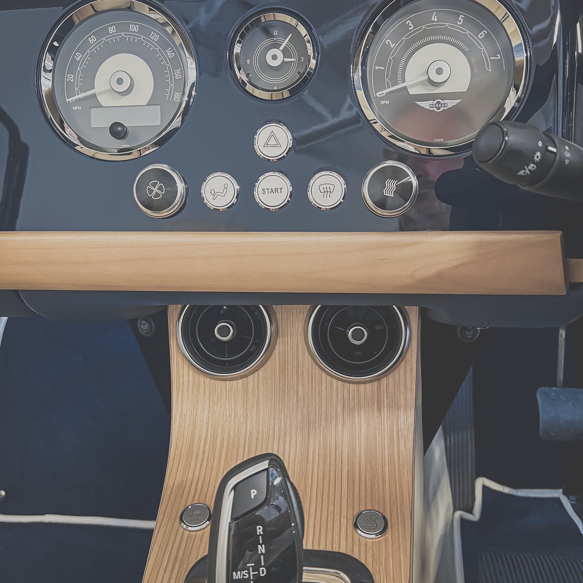 Morgan 23 Plus Four Auto - Classique Ferrari Blue