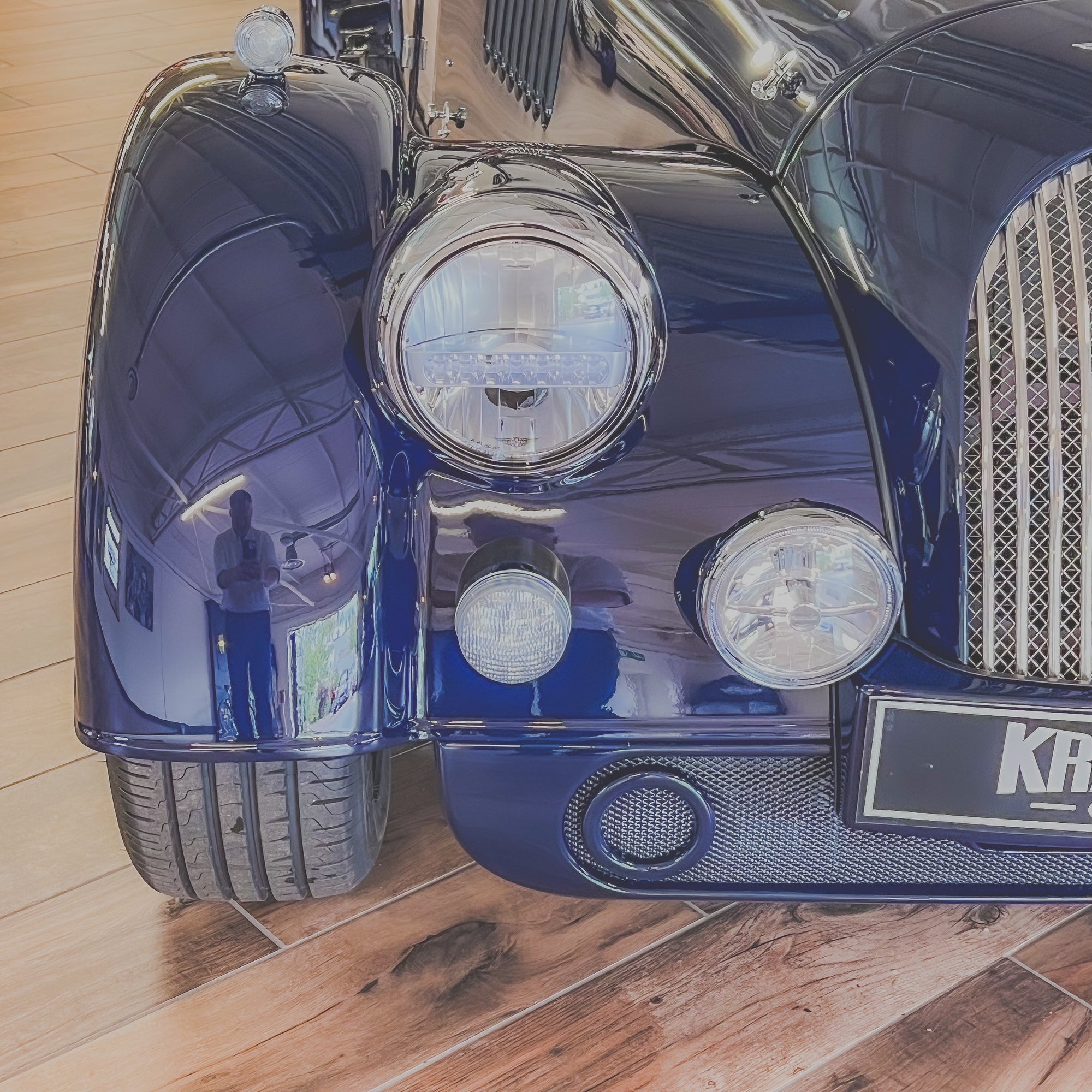 Morgan 23 Plus Four Auto - Classique Ferrari Blue