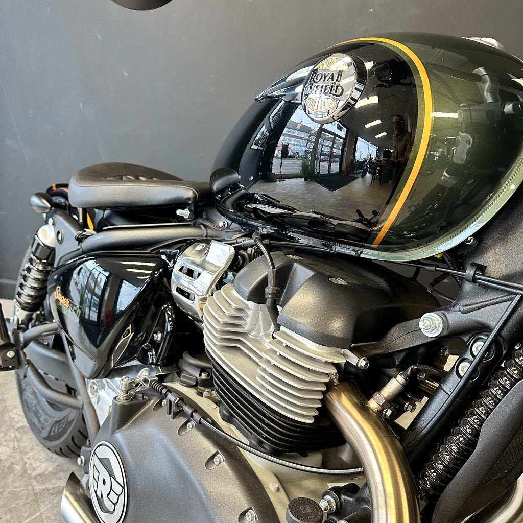 ROYAL ENFIELD  - SUPER METEOR 650 CUSTOM BOBBER INTERSTELLER GREEN / BLACK / GOLD