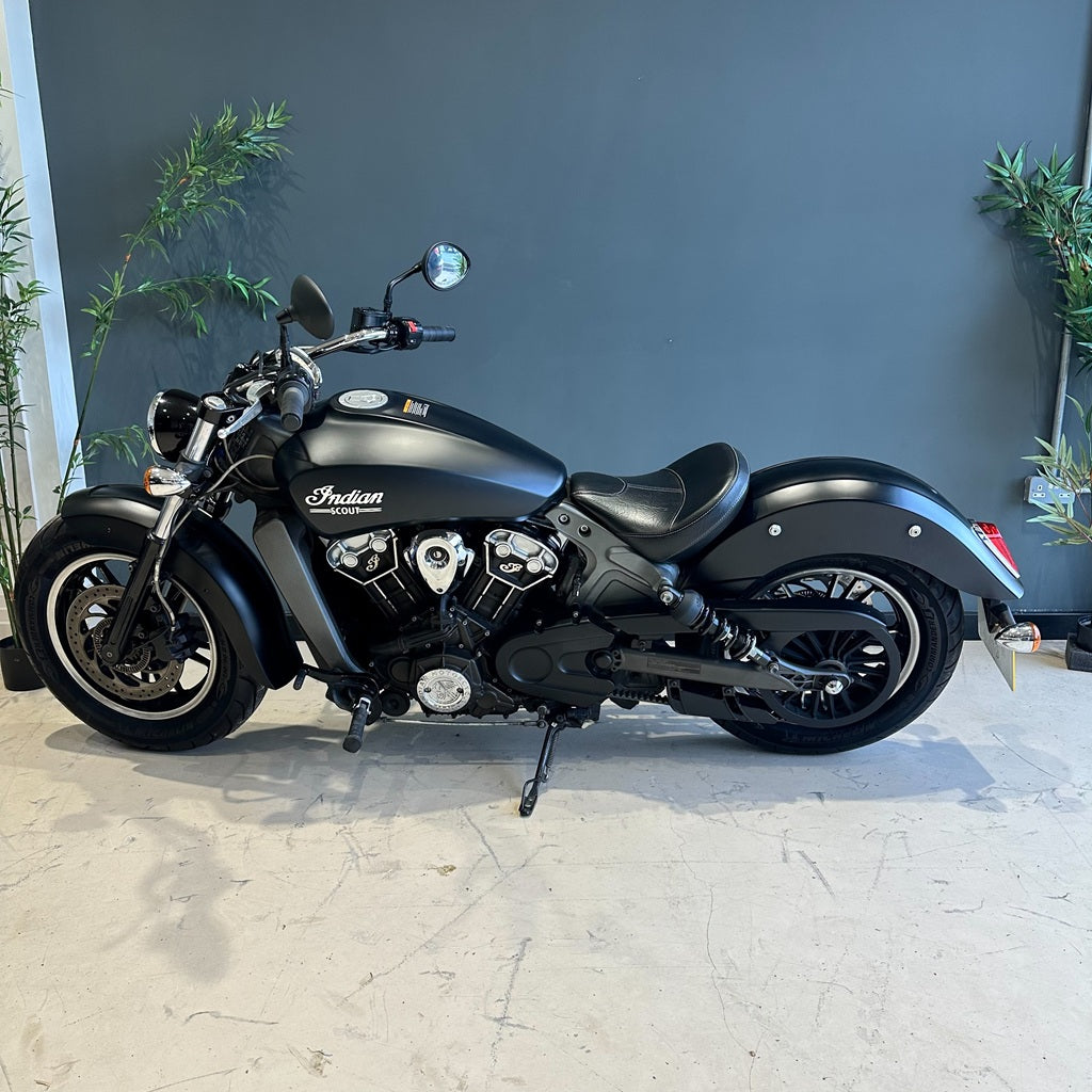2017 INDIAN SCOUT PRELOVED - SMOKE BLACK WITH CRUSHER EXHAUST