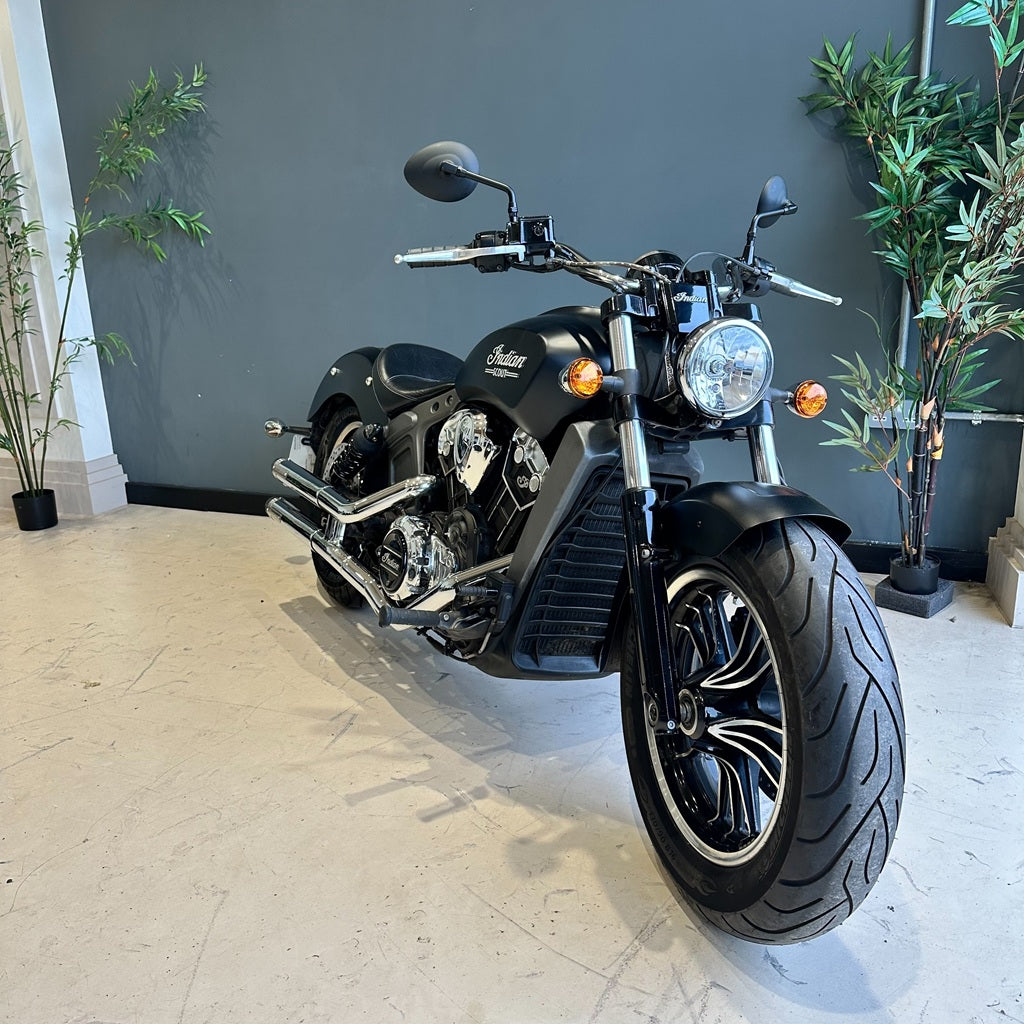2017 INDIAN SCOUT PRELOVED - SMOKE BLACK WITH CRUSHER EXHAUST