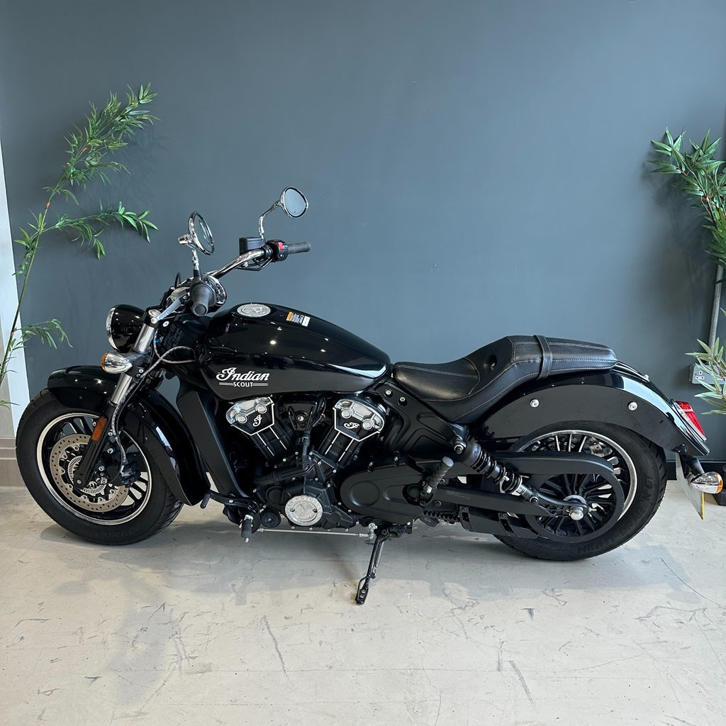 Indian Scout Classic -Gloss black - PreLoved