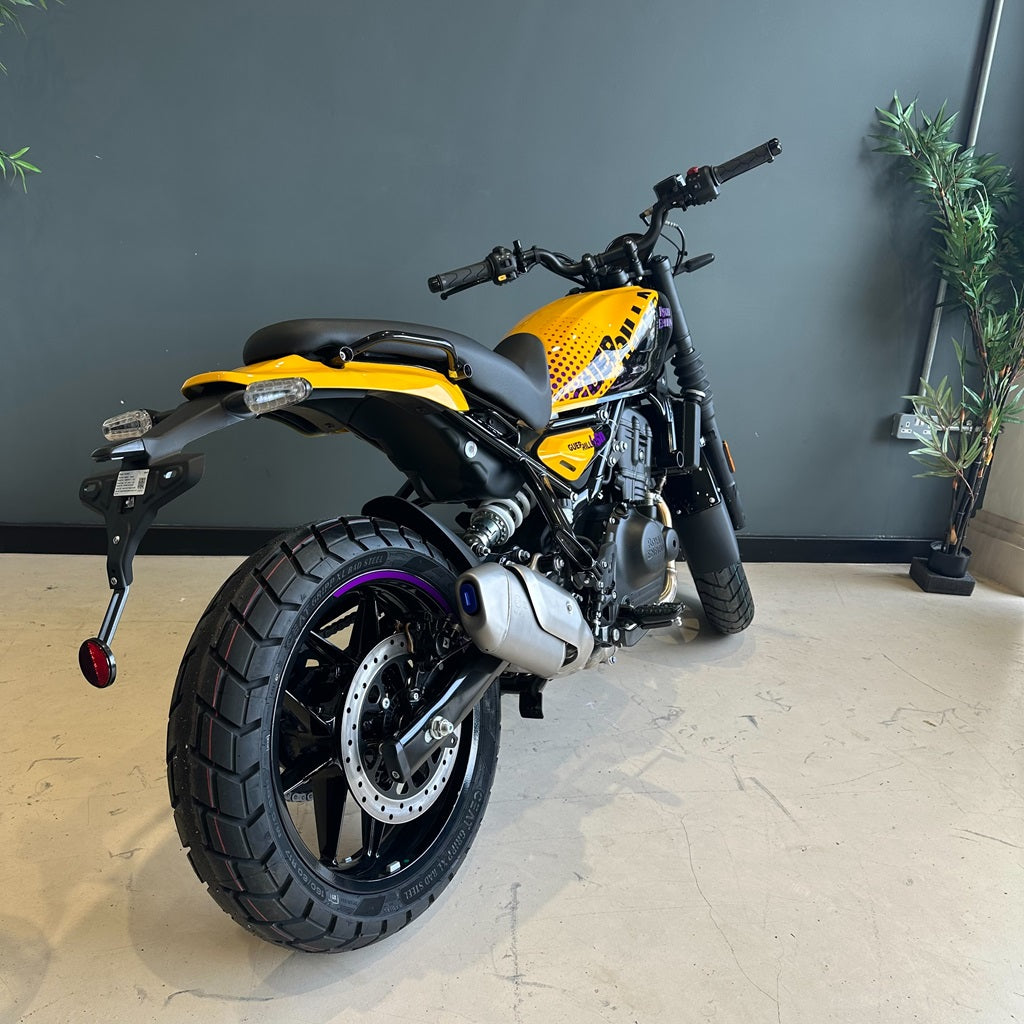 Royal Enfield Guerrilla 450 - Yellow Ribbon