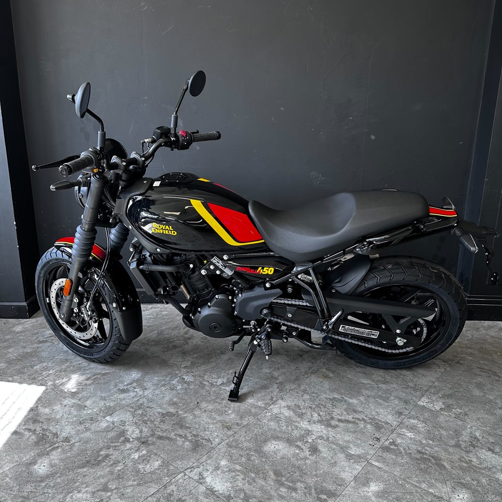 Royal Enfield Guerrilla 450 – PLAYA BLACK