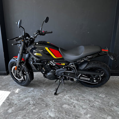 Royal Enfield Guerrilla 450 – PLAYA BLACK