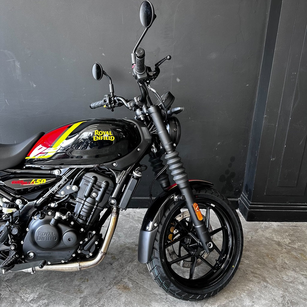Royal Enfield Guerrilla 450 – PLAYA BLACK
