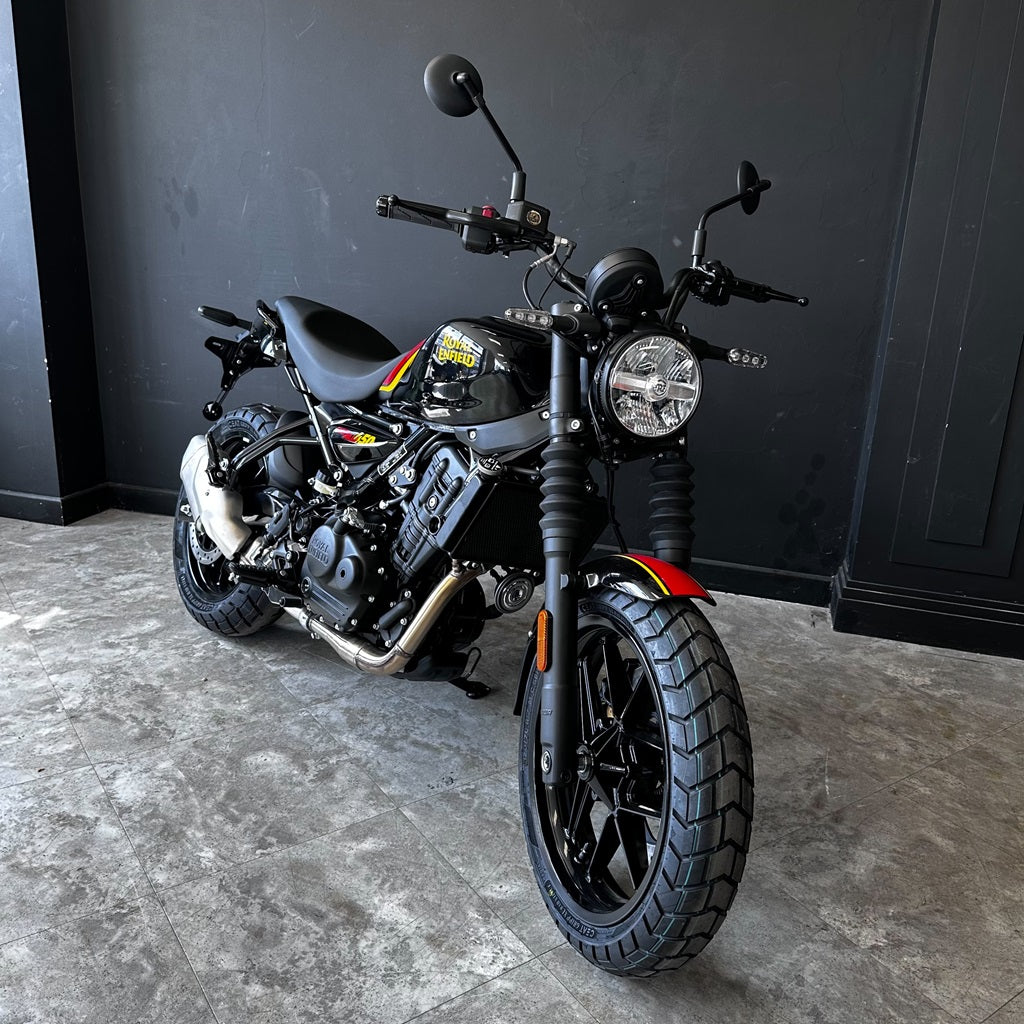 Royal Enfield Guerrilla 450 – PLAYA BLACK