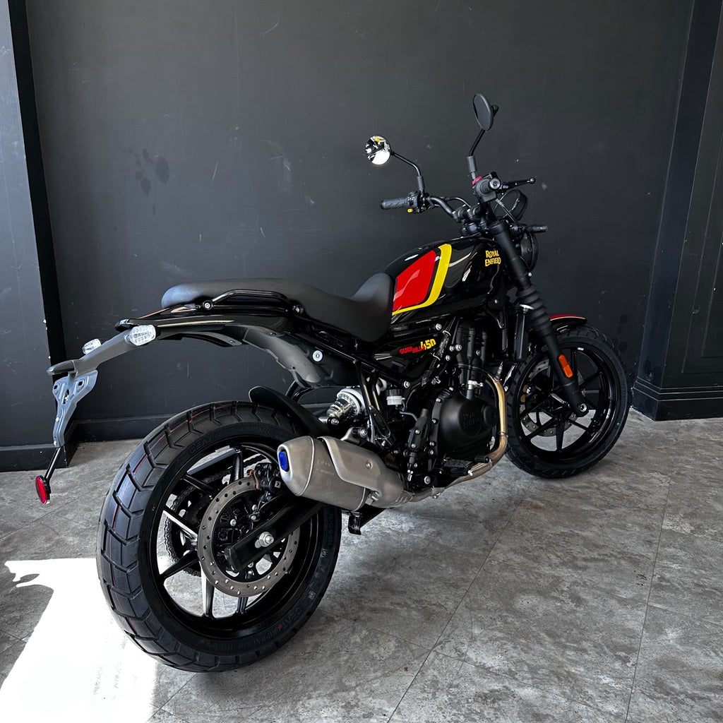 Royal Enfield Guerrilla 450 – PLAYA BLACK