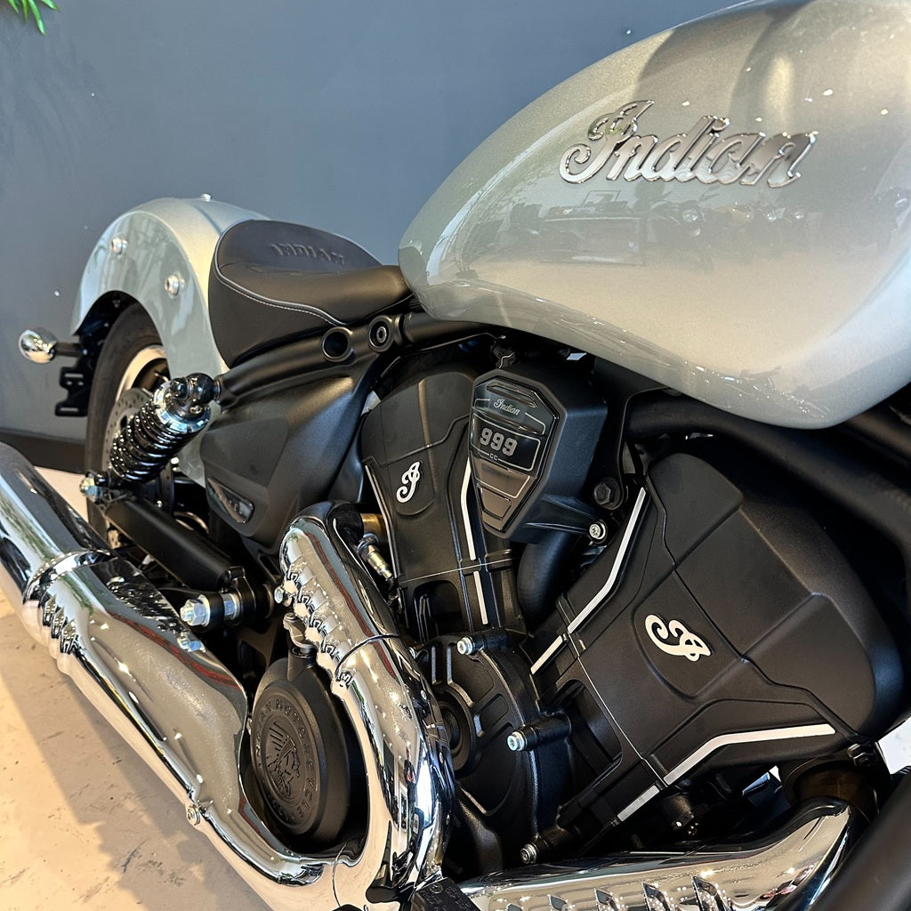 2025 INDIAN SCOUT SIXTY CLASSIC LIMITED - FROST SILVER