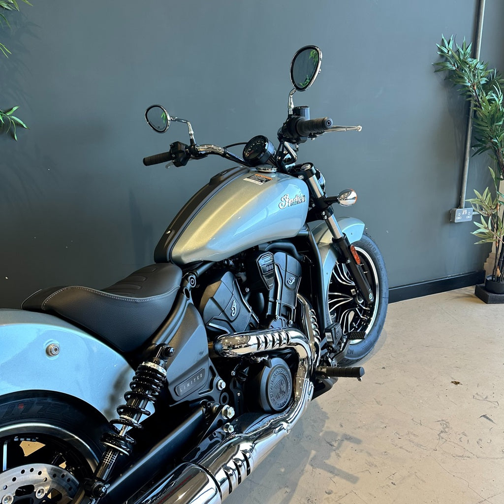 2025 INDIAN SCOUT SIXTY CLASSIC LIMITED - FROST SILVER