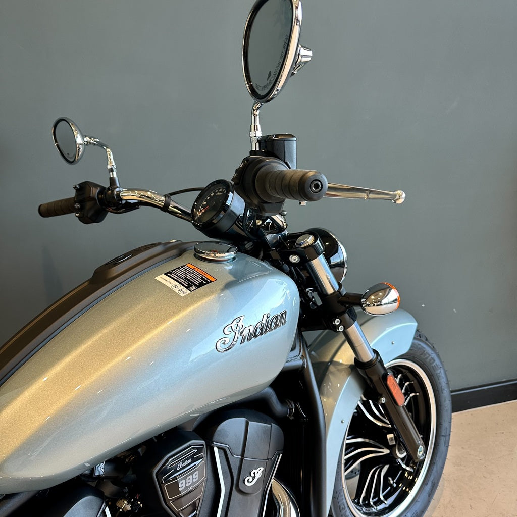 2025 INDIAN SCOUT SIXTY CLASSIC LIMITED - FROST SILVER
