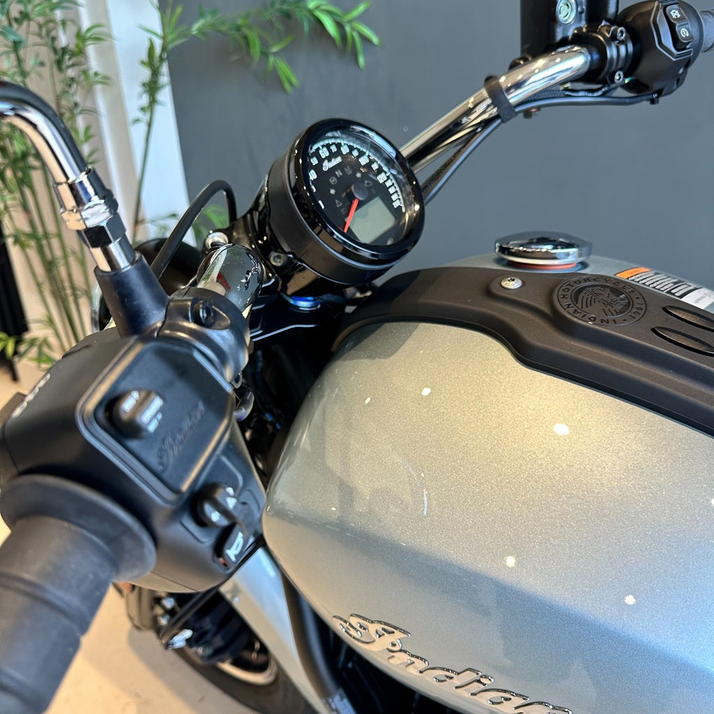 2025 INDIAN SCOUT SIXTY CLASSIC LIMITED - FROST SILVER