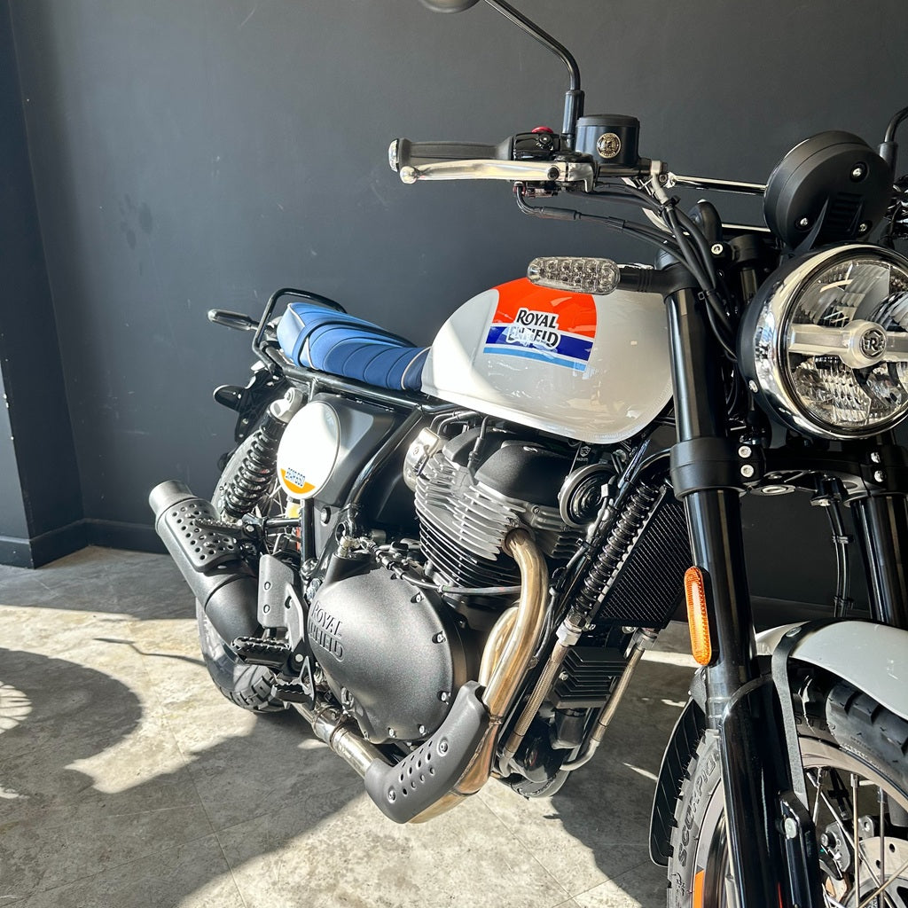 Royal Enfield Interceptor Bear 650 - BOARDWALK WHITE