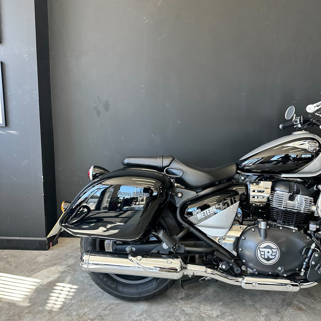 ROYAL ENFIELD SUPER METEOR 650 – INTERSTELLAR GREY - PRELOVED