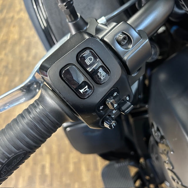 INDIAN PURSUIT DARK HORSE - BLACK SMOKE - Pre Loved