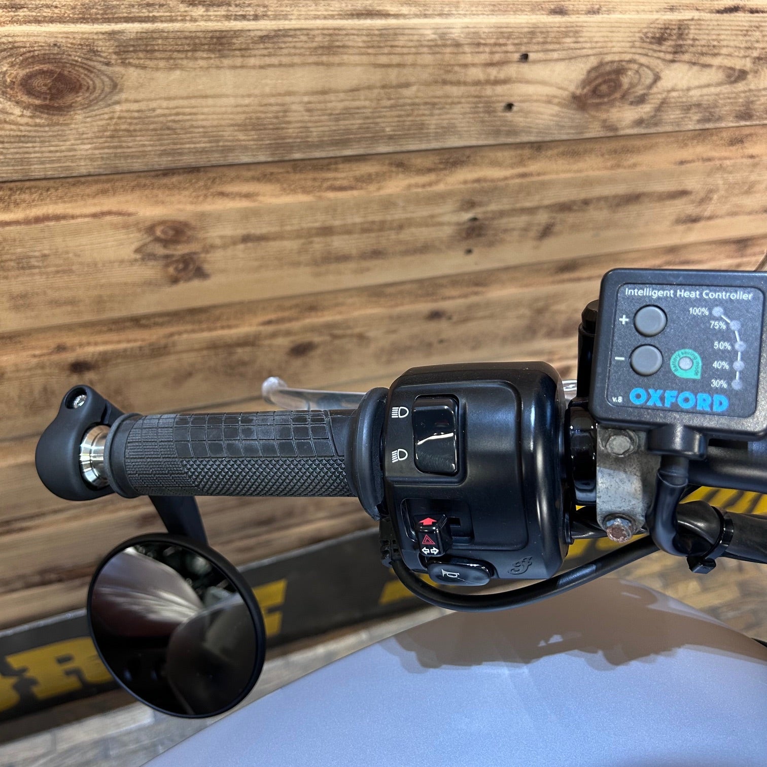 INDIAN SCOUT BOBBER - STAR SILVER/BLK SMOKE - PreLoved