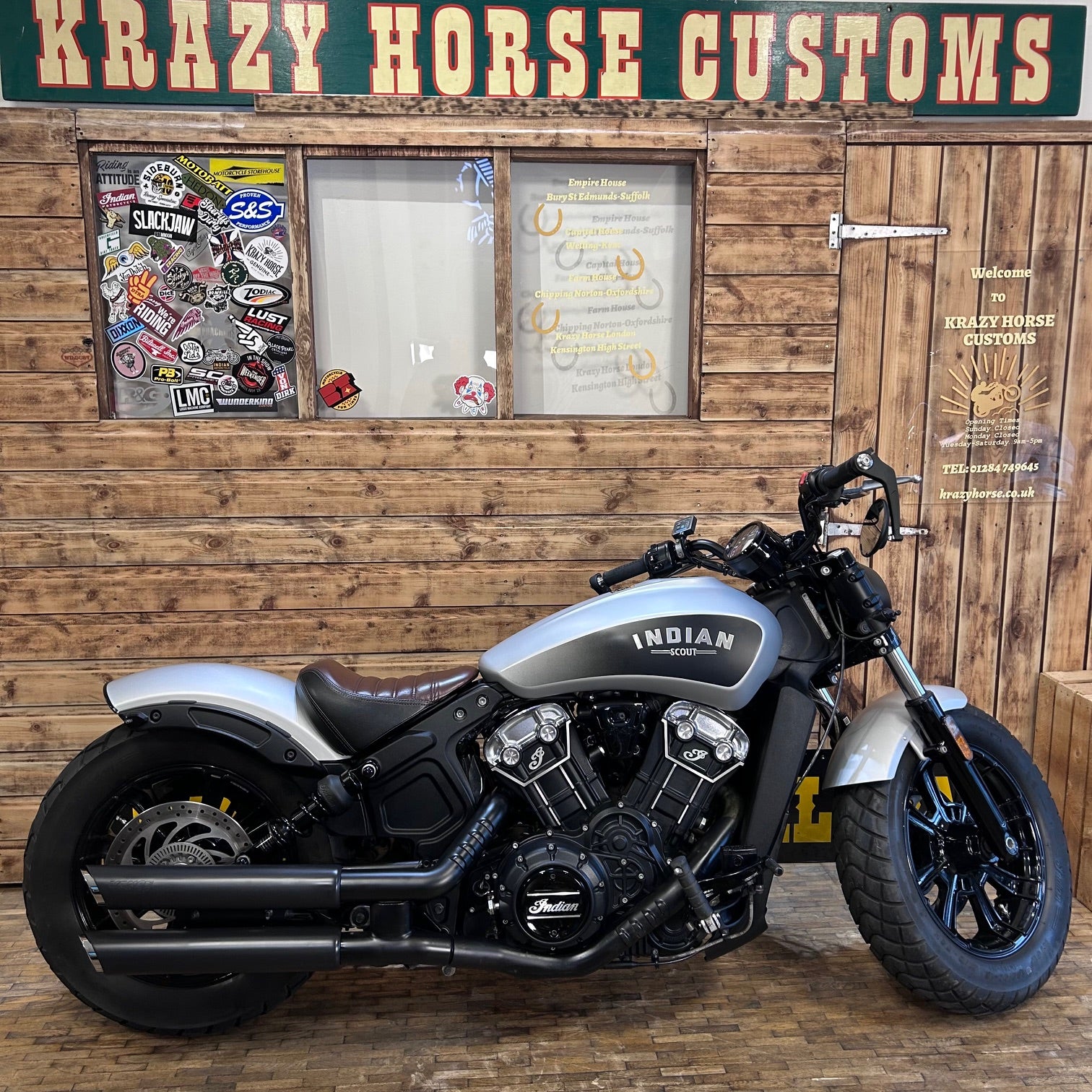 INDIAN SCOUT BOBBER - STAR SILVER/BLK SMOKE - PreLoved