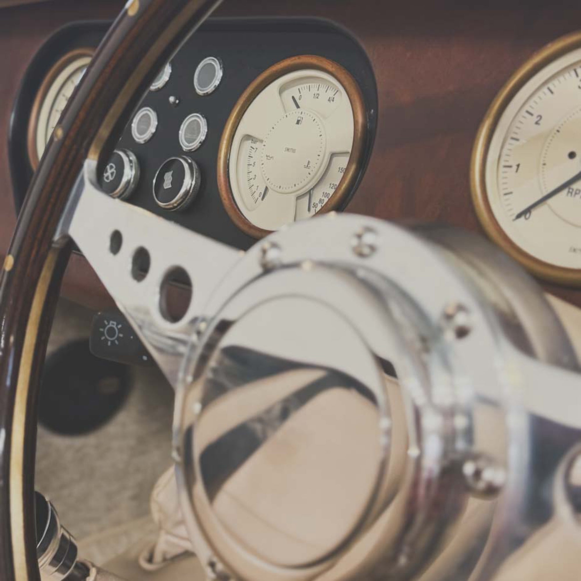 Morgan 4/4 80th Anniversary - 80th Anniversary Red