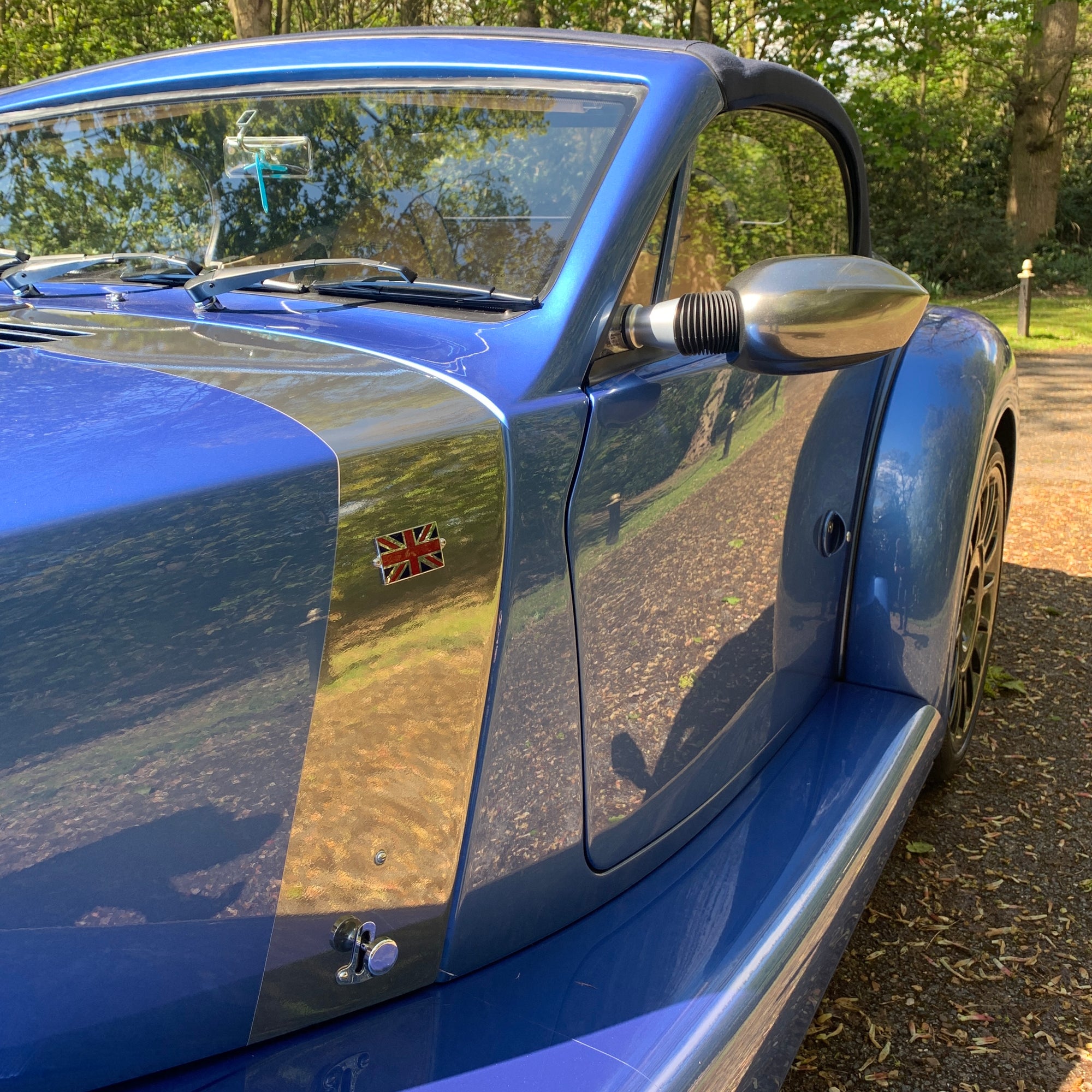 Morgan Mk5 Aero 8 - Topaz Blue Metallic with Ivory leather