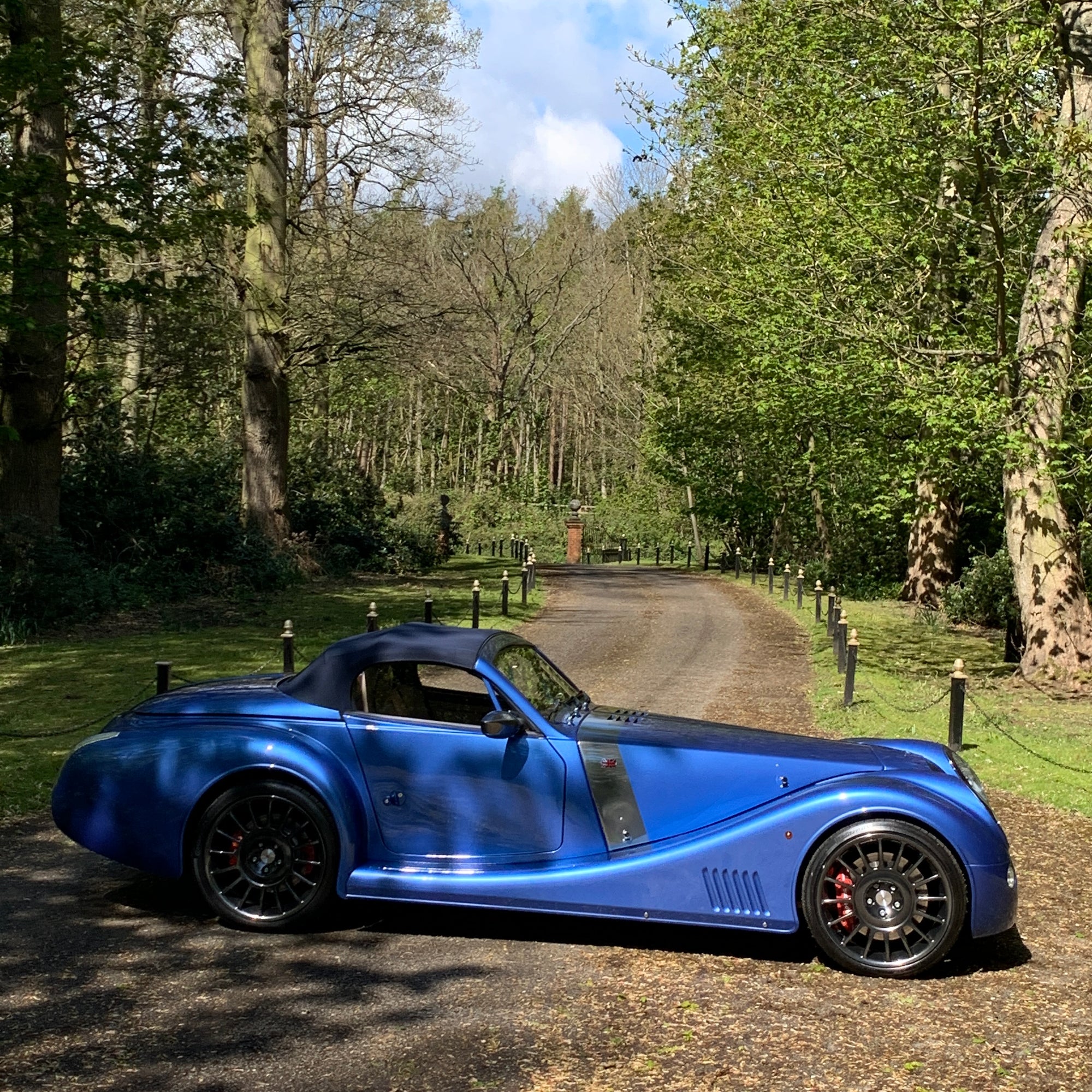 Morgan Mk5 Aero 8 - Topaz Blue Metallic with Ivory leather
