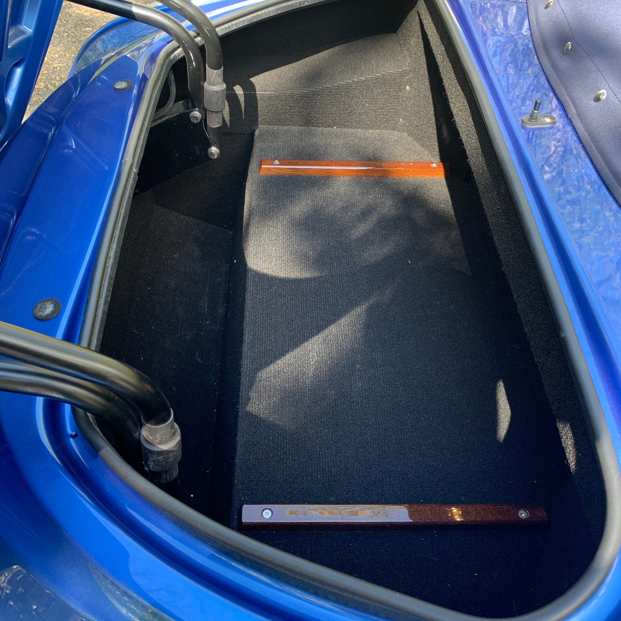 Morgan Mk5 Aero 8 - Topaz Blue Metallic with Ivory leather