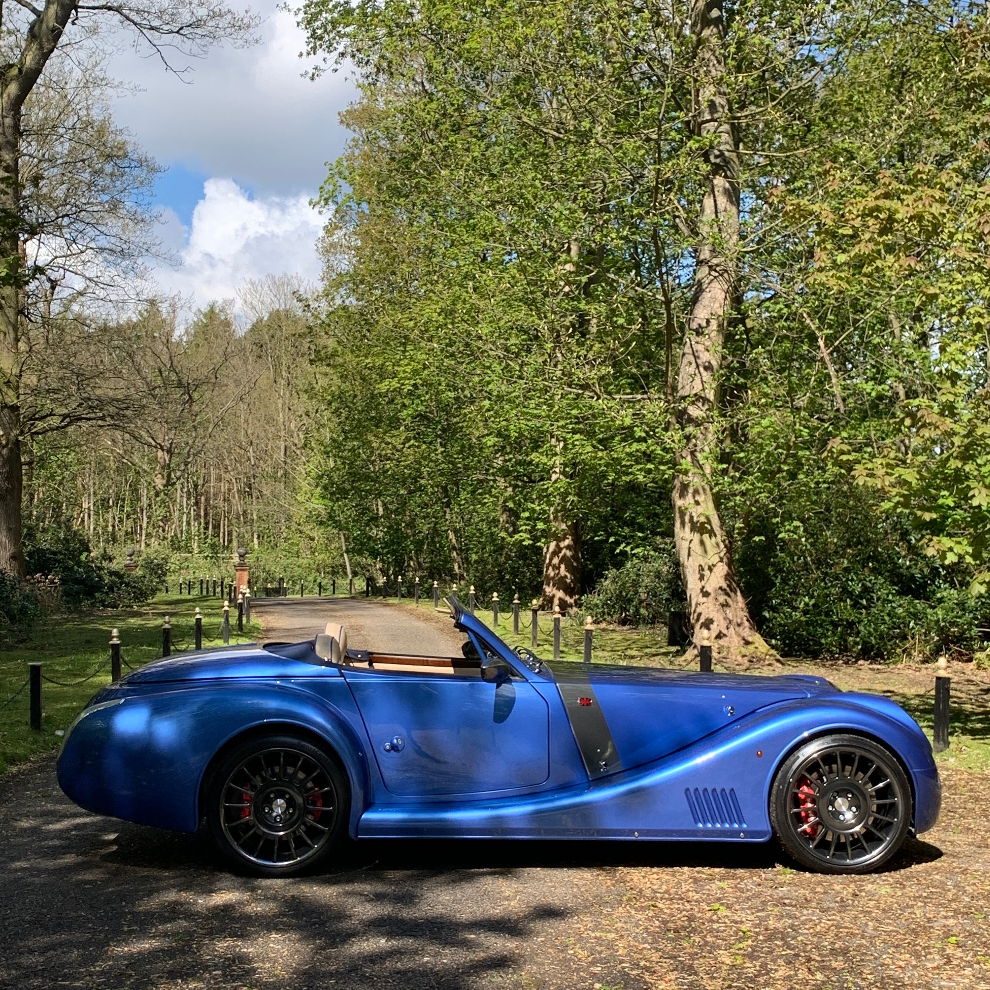 Morgan Mk5 Aero 8 - Topaz Blue Metallic with Ivory leather
