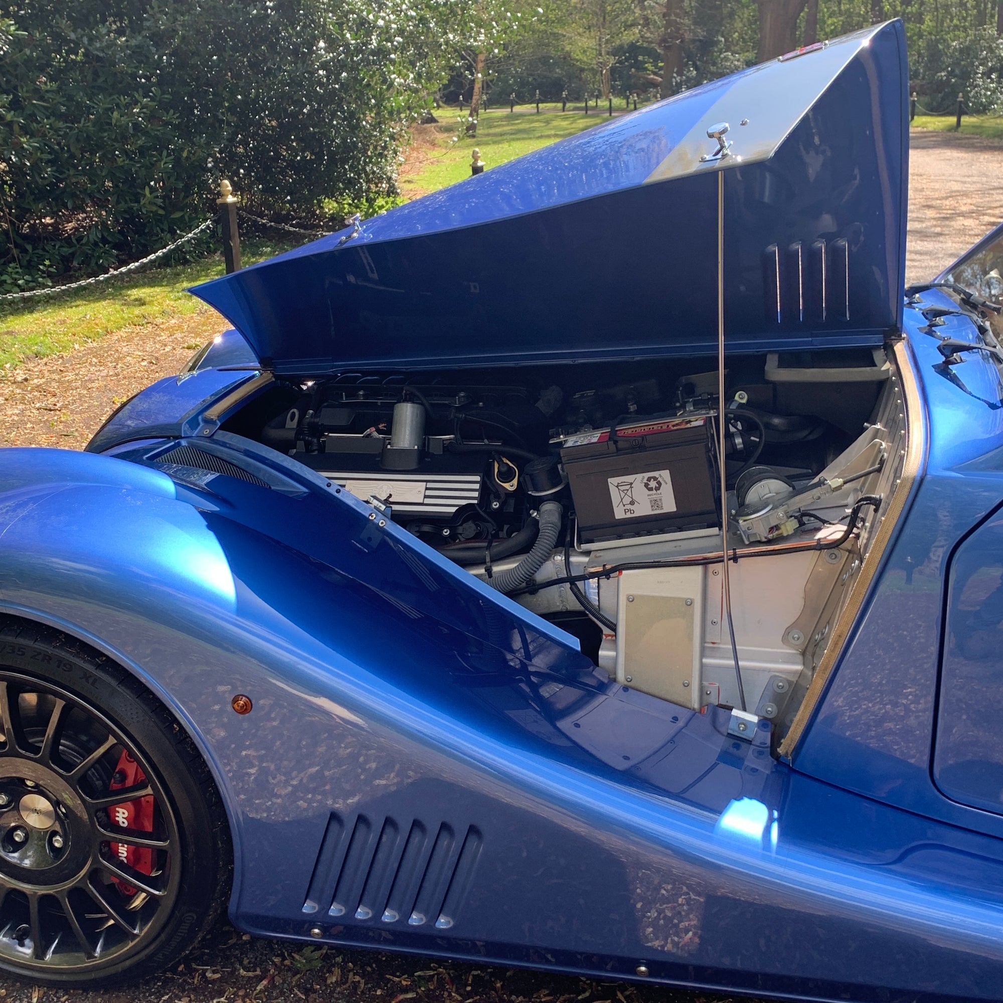 Morgan Mk5 Aero 8 - Topaz Blue Metallic with Ivory leather