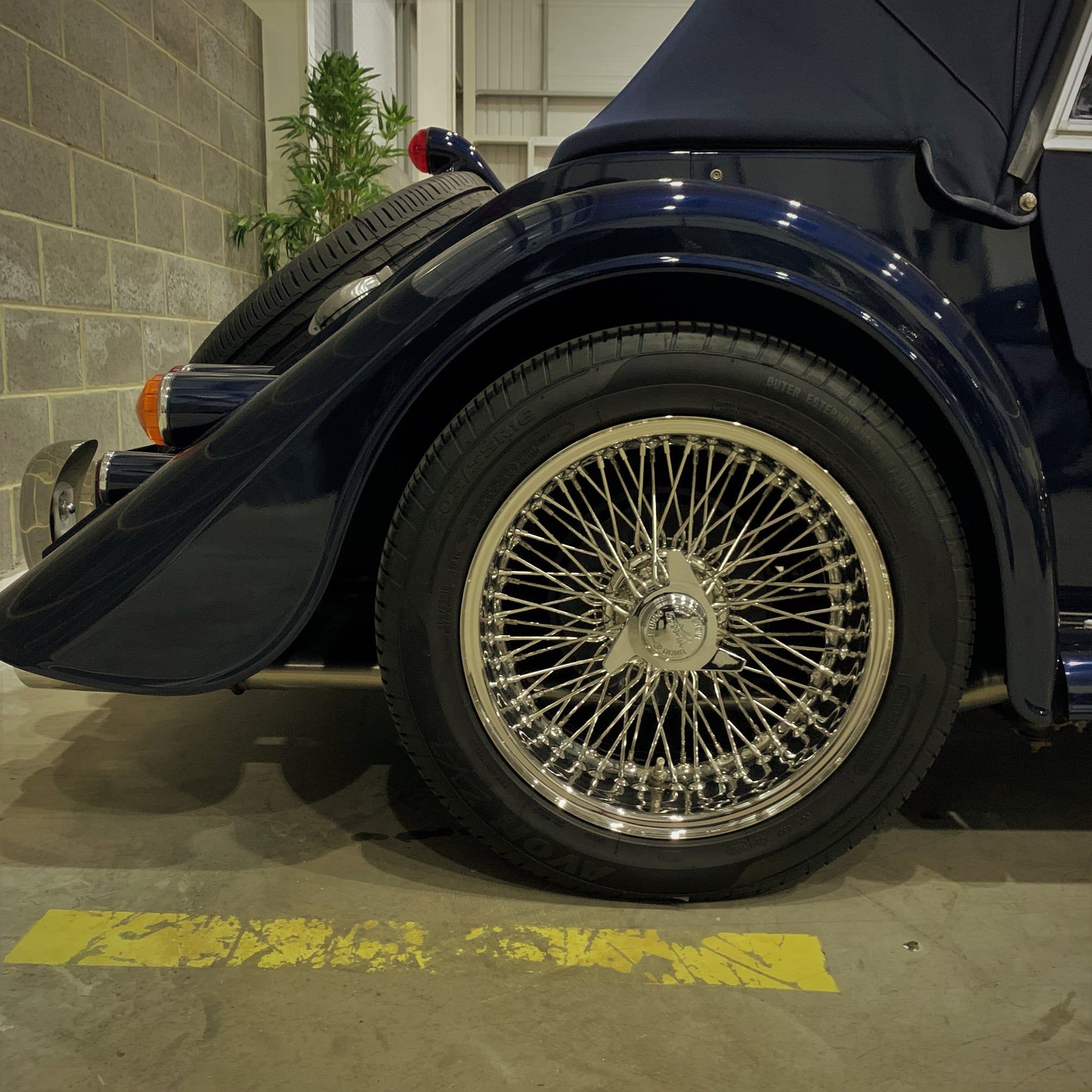 Morgan Roadster 3.7 V6 Manual - Dark Sapphire Pearlescent Paint