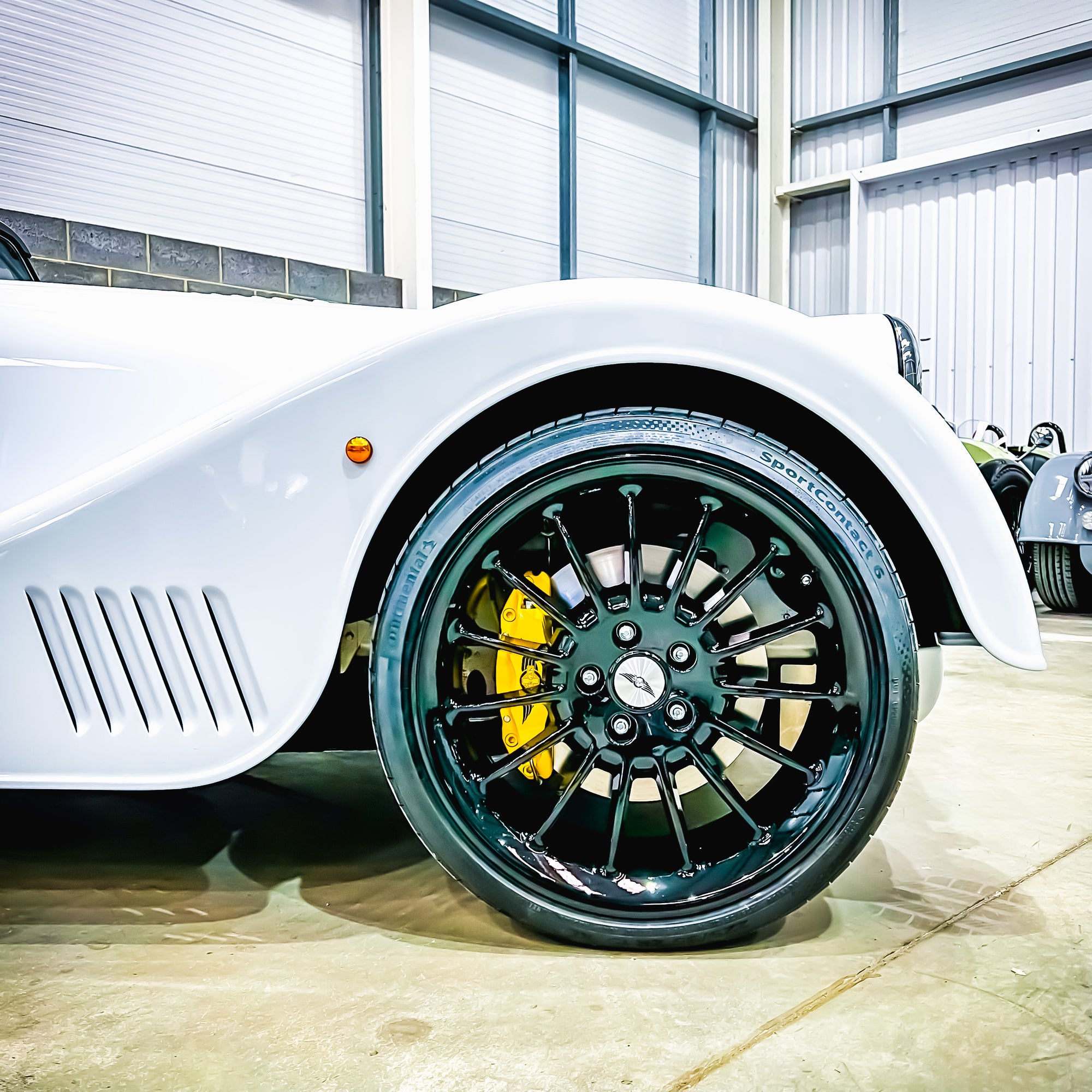 Morgan Plus Six Touring 6 Cyl. 3.0 Twin Scroll Turbo - Chevron White Metallic