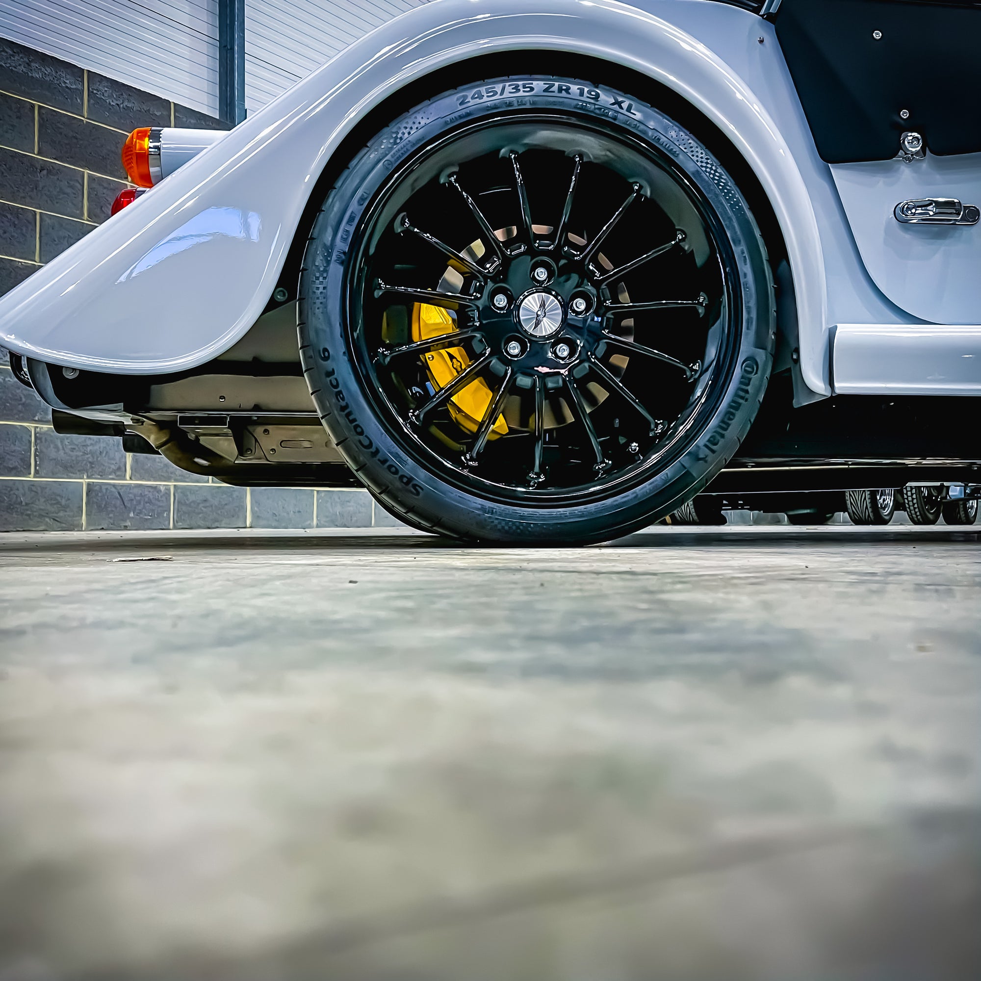 Morgan Plus Six Touring 6 Cyl. 3.0 Twin Scroll Turbo - Chevron White Metallic