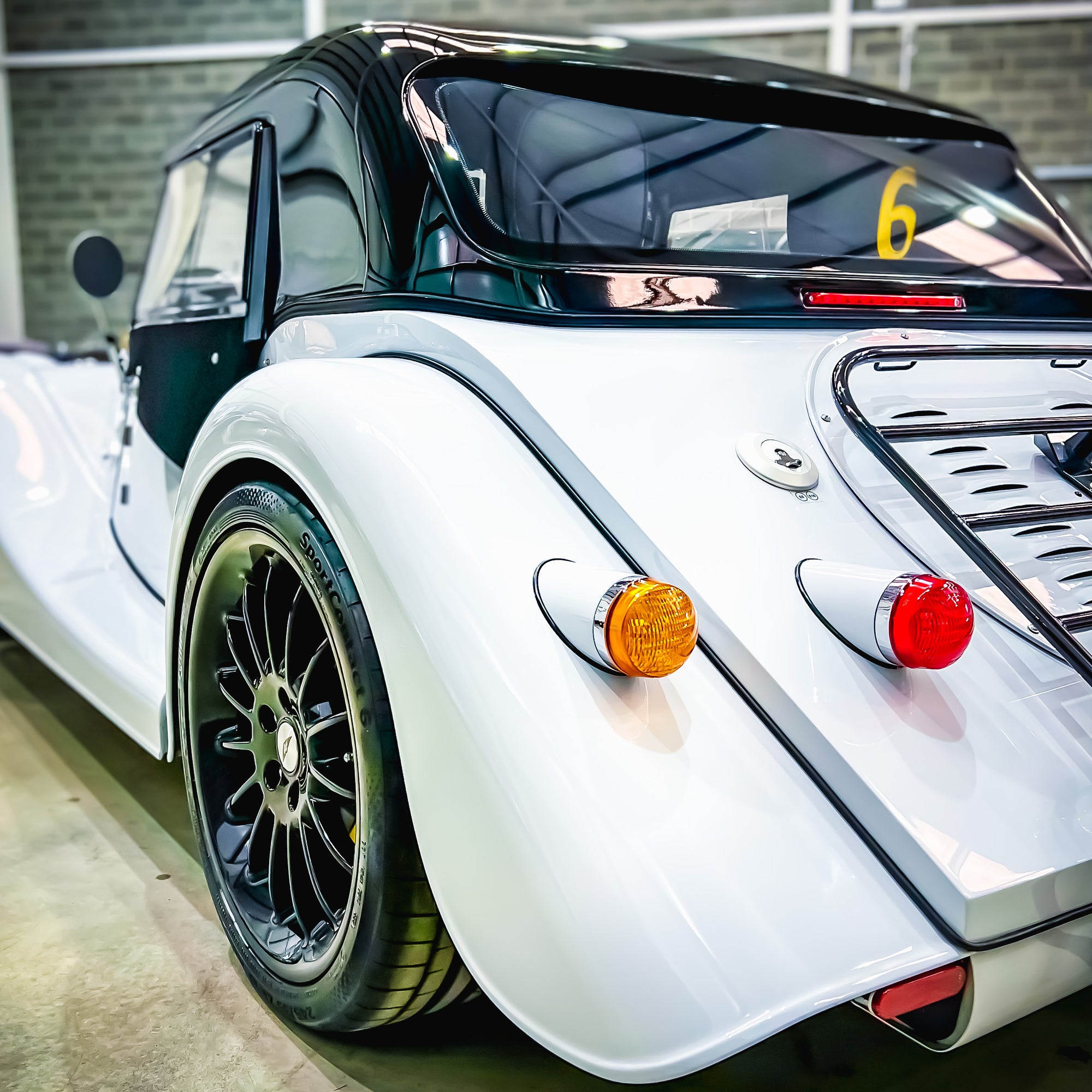 Morgan Plus Six Touring 6 Cyl. 3.0 Twin Scroll Turbo - Chevron White Metallic