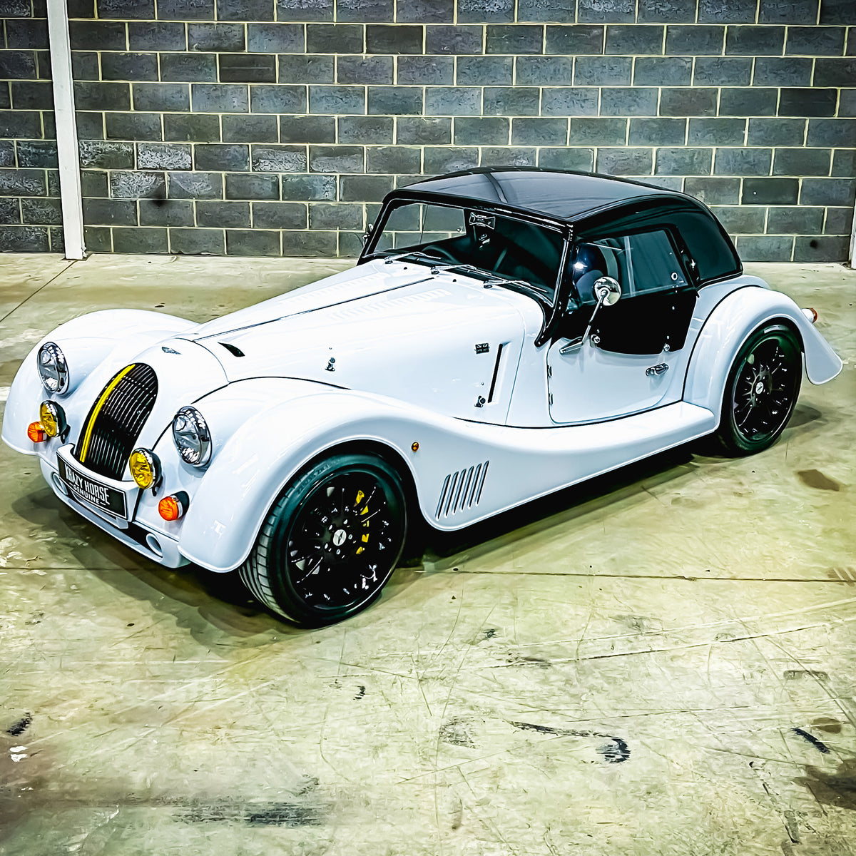 SOLD - Morgan Plus Six Touring 6 Cyl. 3.0 Twin Scroll Turbo - Chevron White Metallic