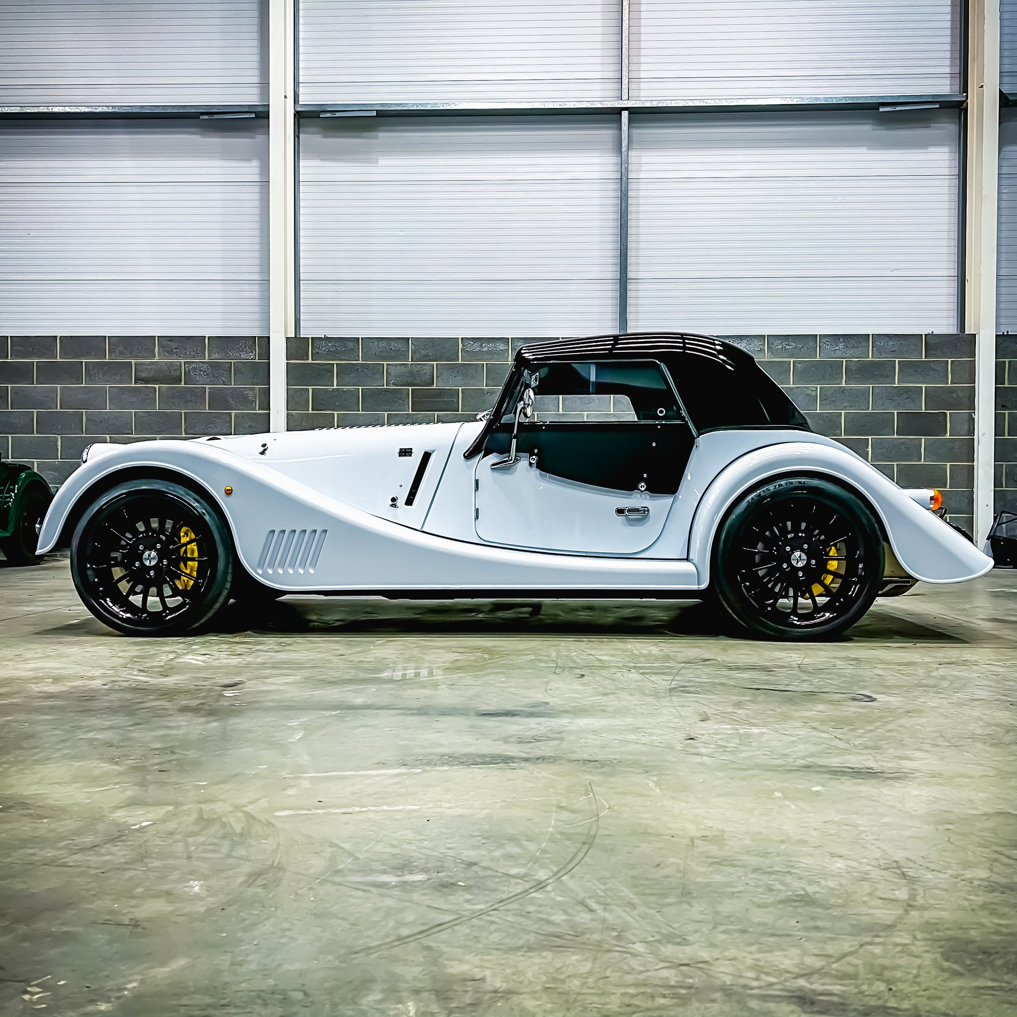 SOLD - Morgan Plus Six Touring 6 Cyl. 3.0 Twin Scroll Turbo - Chevron White Metallic